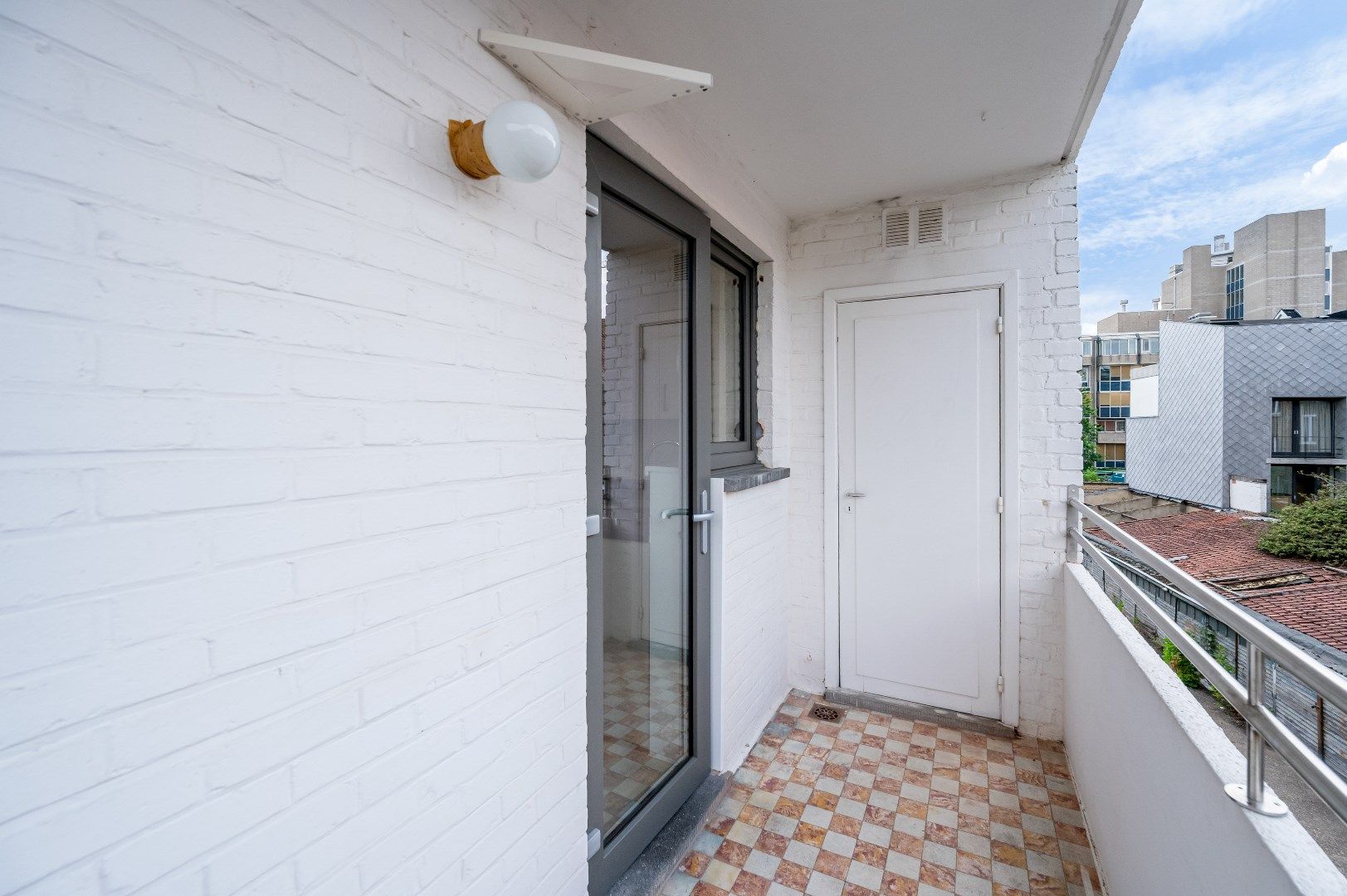 Modern 2 slpk appartement met terras en garage foto 4