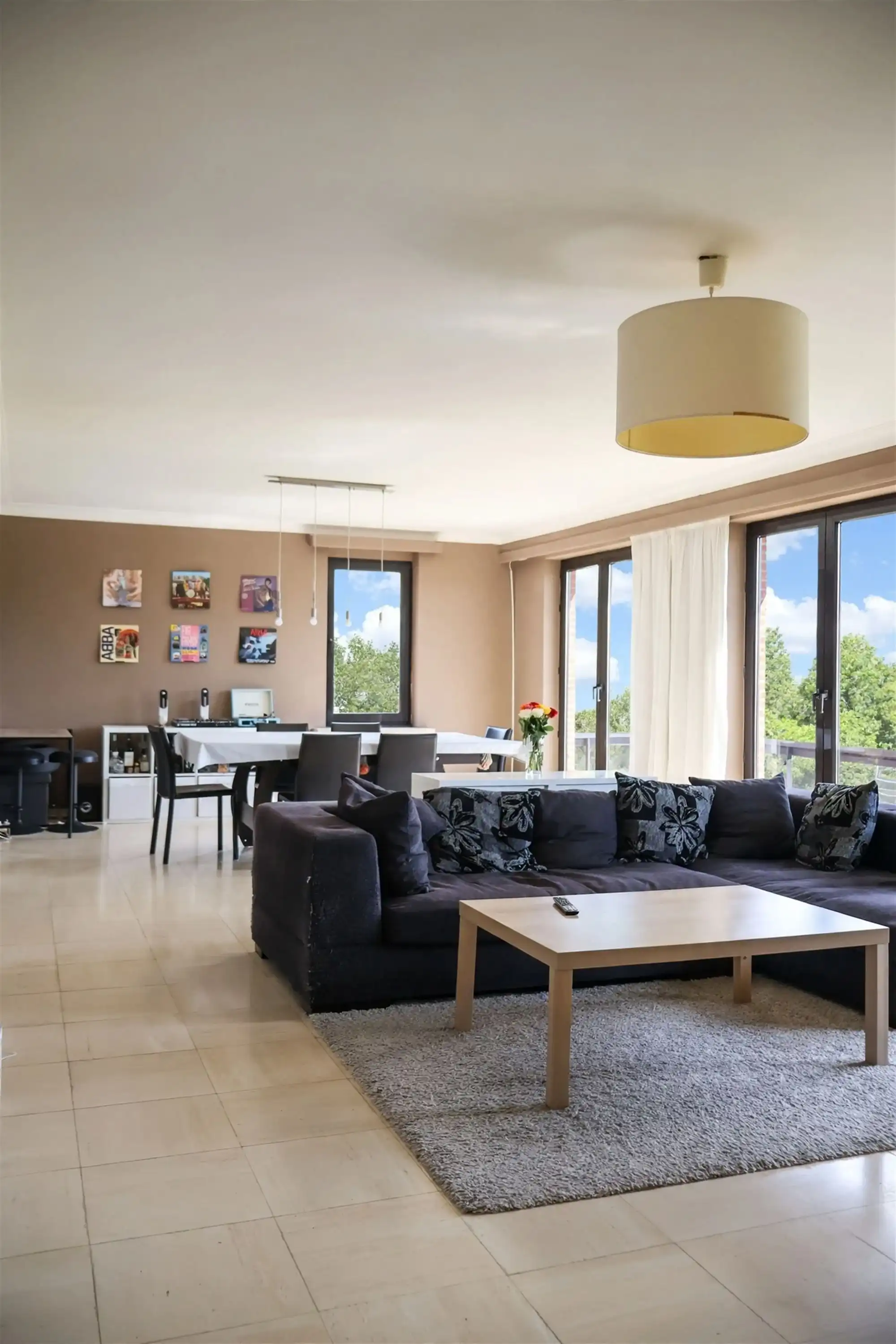 Uitzonderlijk ruim hoekappartement met groen uitzicht foto 4