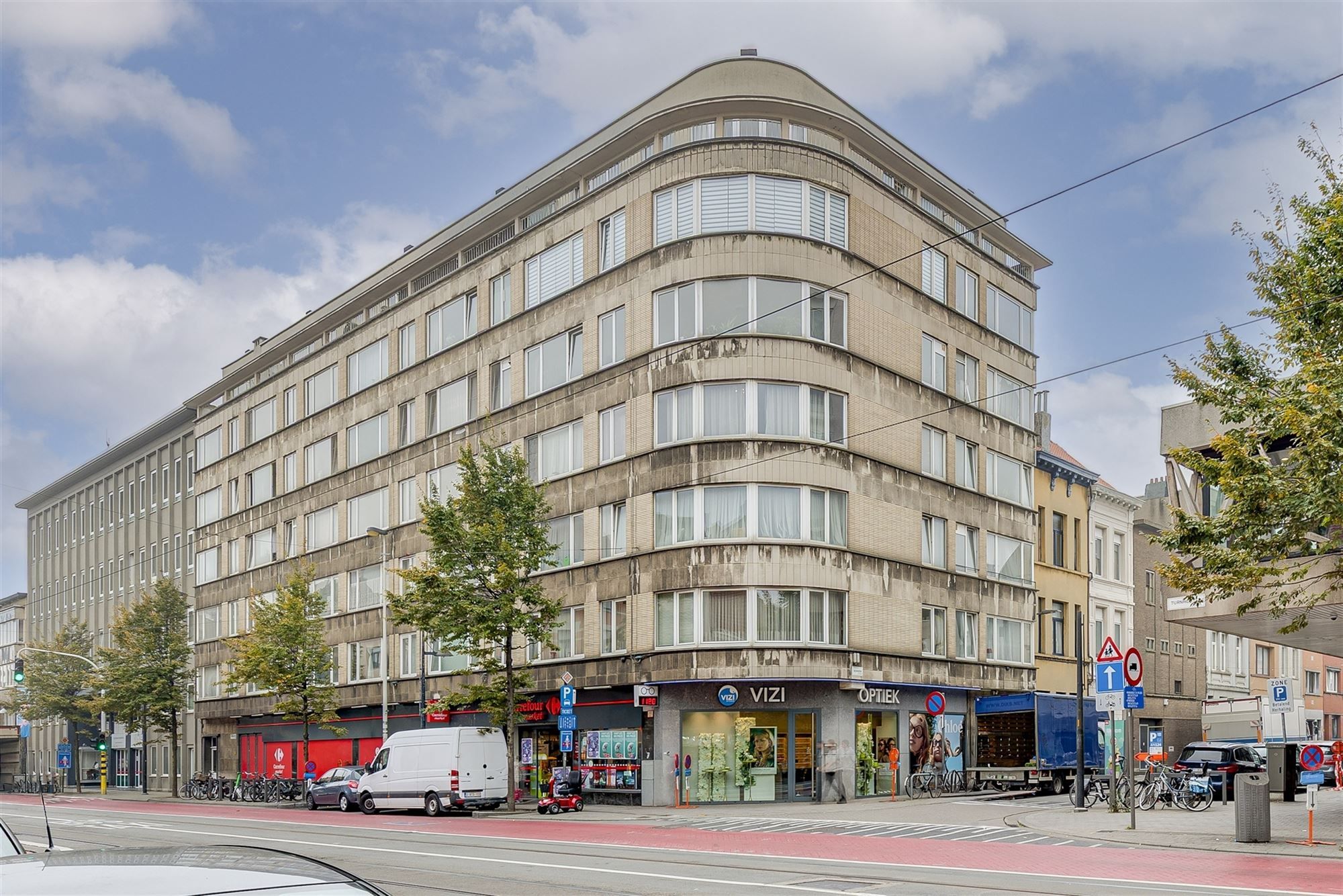 Instapklaar appt met zonovergoten living en 2 slk foto 2