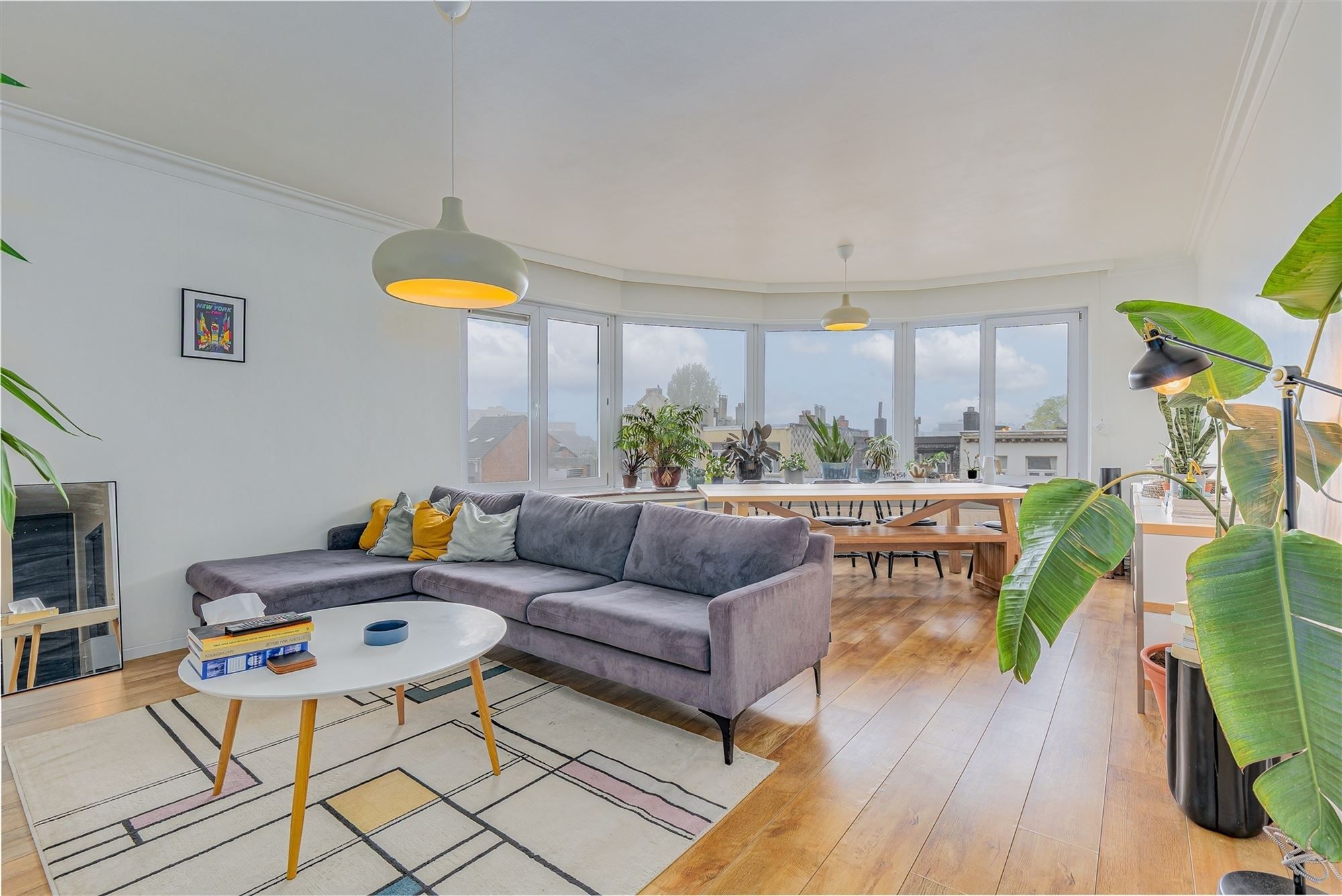 Instapklaar appt met zonovergoten living en 2 slk foto 2