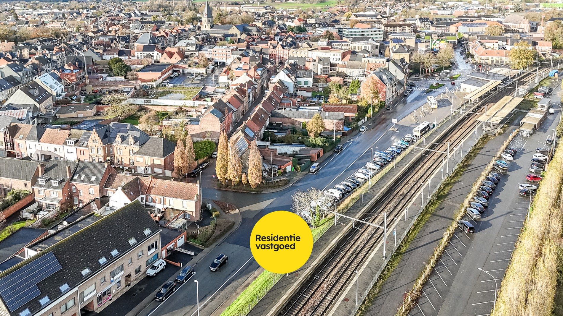 Te renoveren woning in hartje Torhout! foto 21