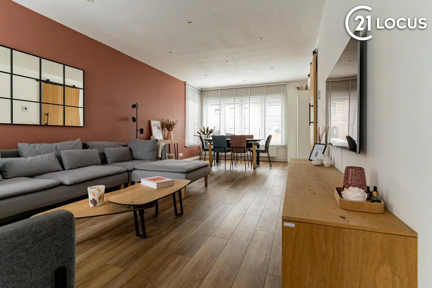 Lichtrijke woning met ruime leefkeuken en garage foto 4