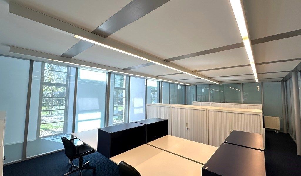Ingedeeld kantoor te huur in standalone kantoorgebouw in Deurle foto 2