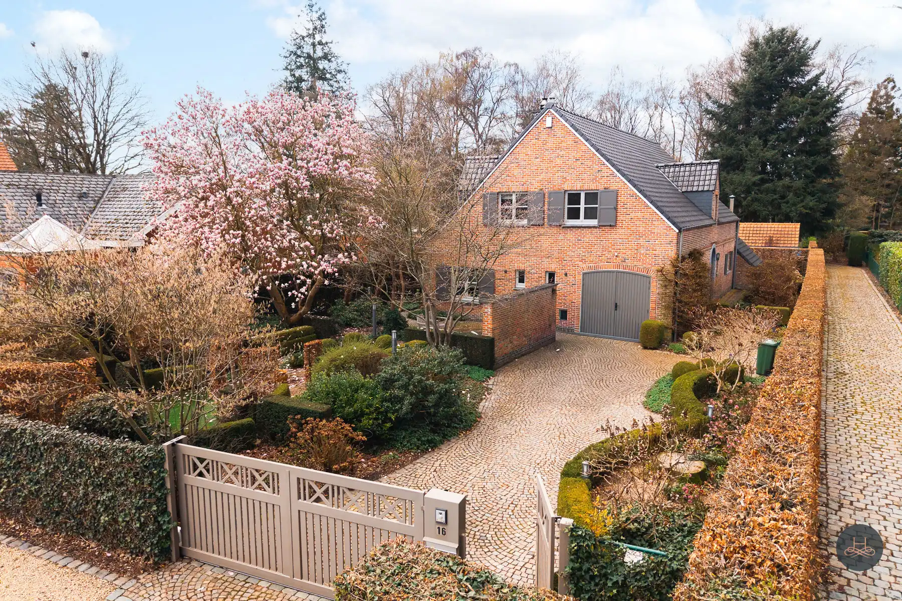 Hoofdfoto van de publicatie: Prachtige vrijstaande villa in rustige omgeving