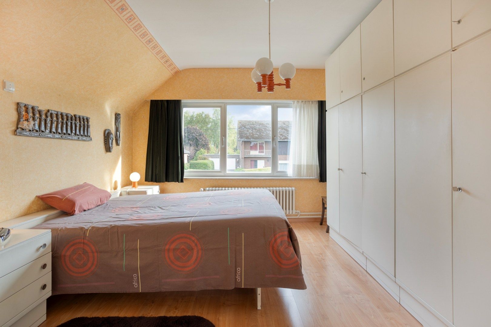 Instapklare gezinswoning met 4 slpks, dubbele garage en grote tuin in Mol-Millegem ! foto 14