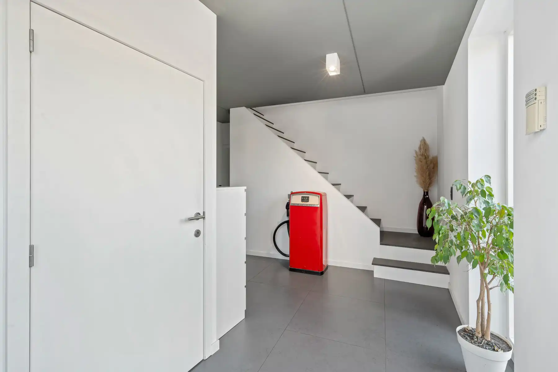 Moderne en exclusieve villa met 4 slpk, zwembad en wellness foto 3