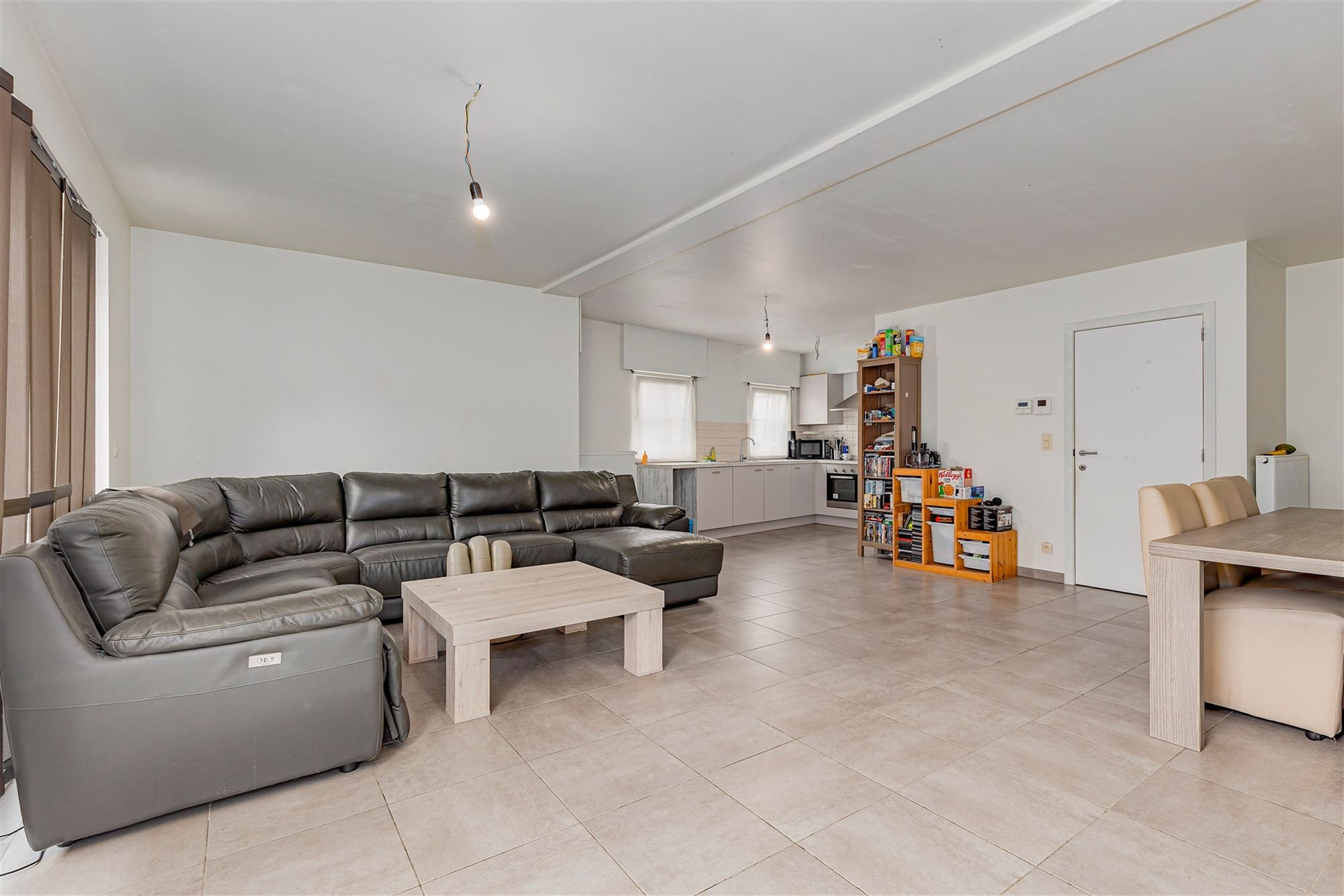 Lichtrijk appartement met 2 slpk, een tuin en garagebox in Bazel foto {{pictureIndex}}