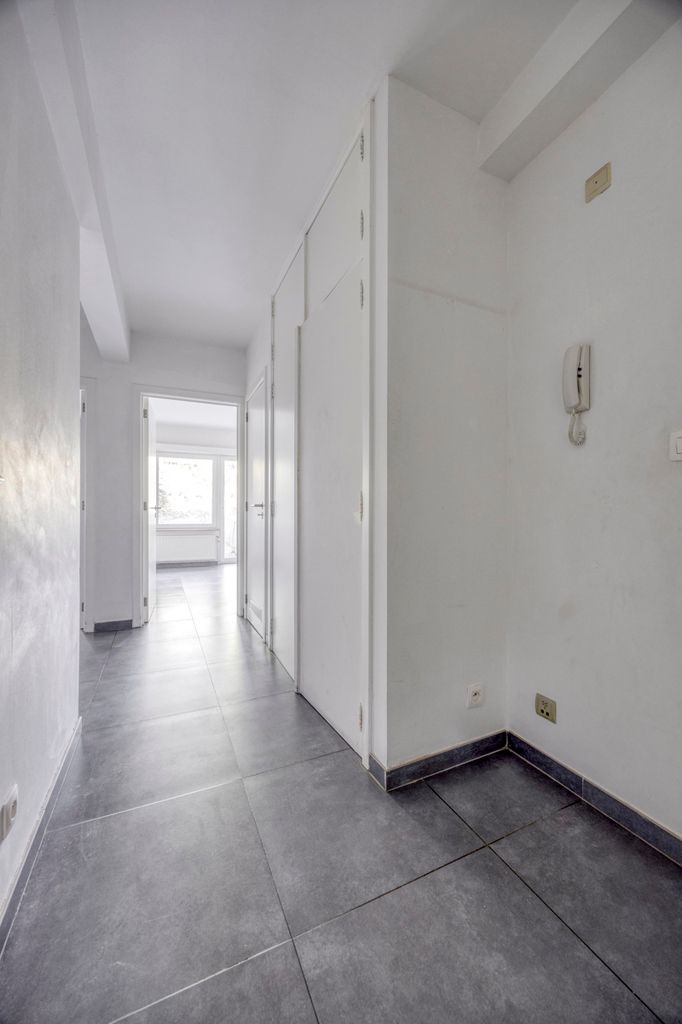 Instapklaar gelijkvloers appartement met eigen tuin foto 4