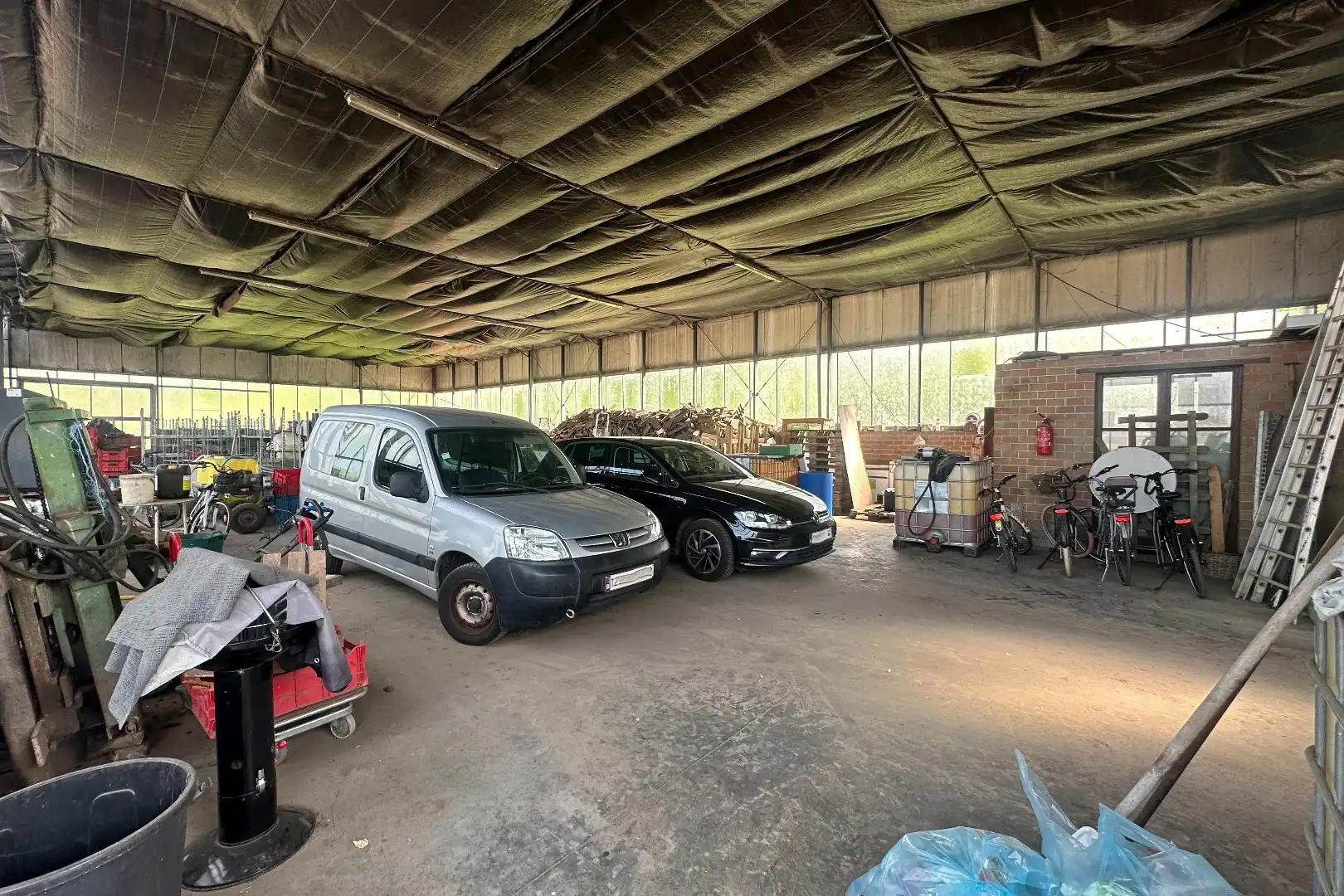 Instapklare woning met landbouwgrond in Assebroek foto 26