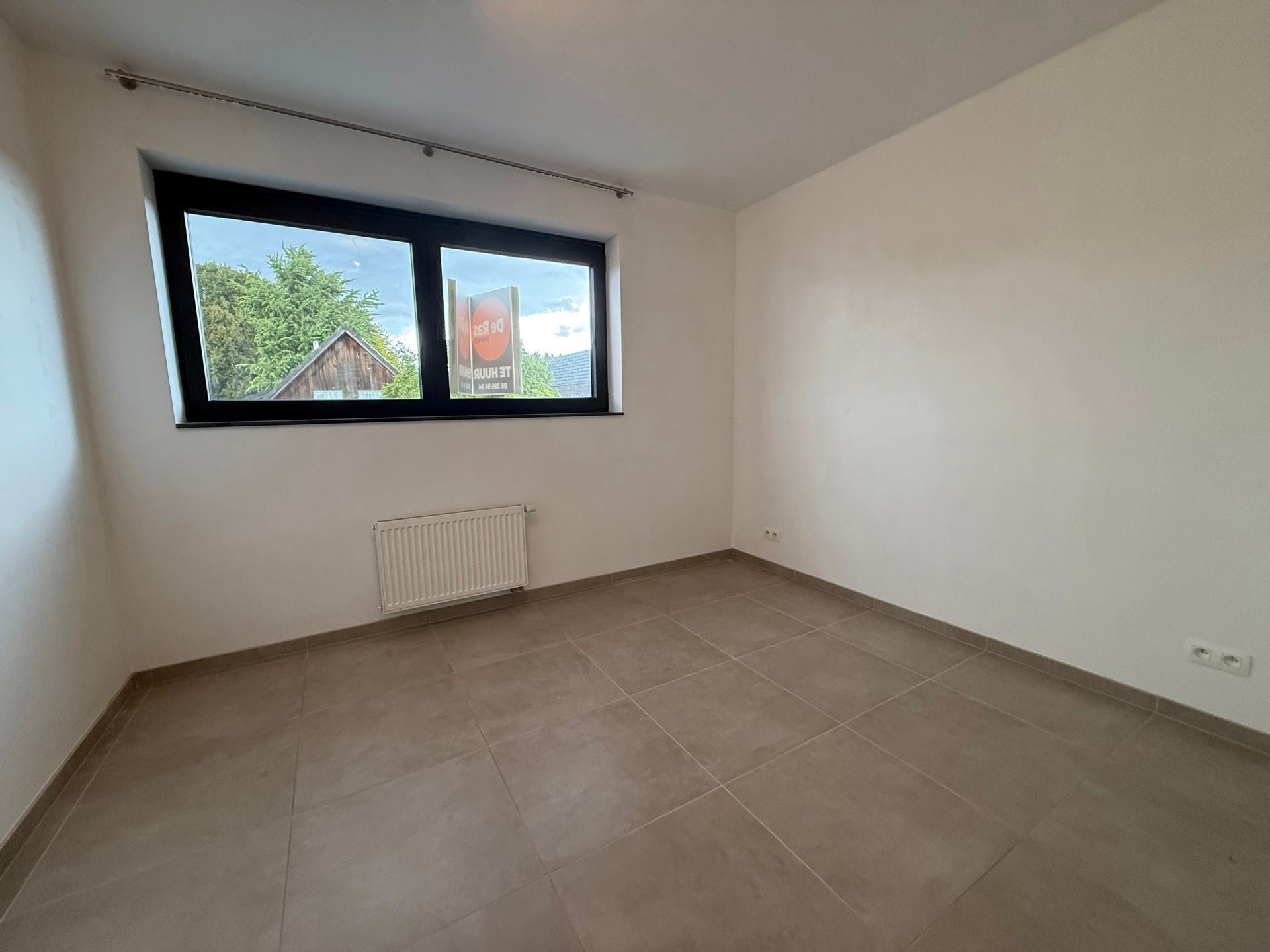 NIEUWERKERKEN - Recent appartement mét garage en staanplaats. foto 8