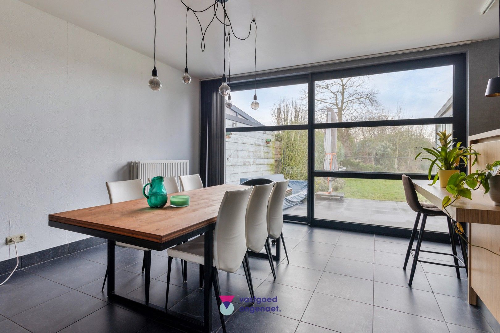 Ruime halfopen bebouwing met zonnige tuin foto 7