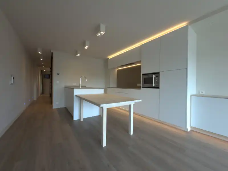MOOI GERENOVEERD APPARTEMENT MET CENTRALE LIGGING EN DICHTBIJ DE ZEE! foto 6