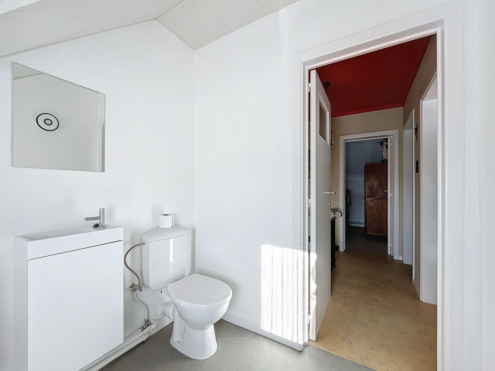 Ruime vrijstaande woning met 3 slpks - bergruimtes en tuin foto 13