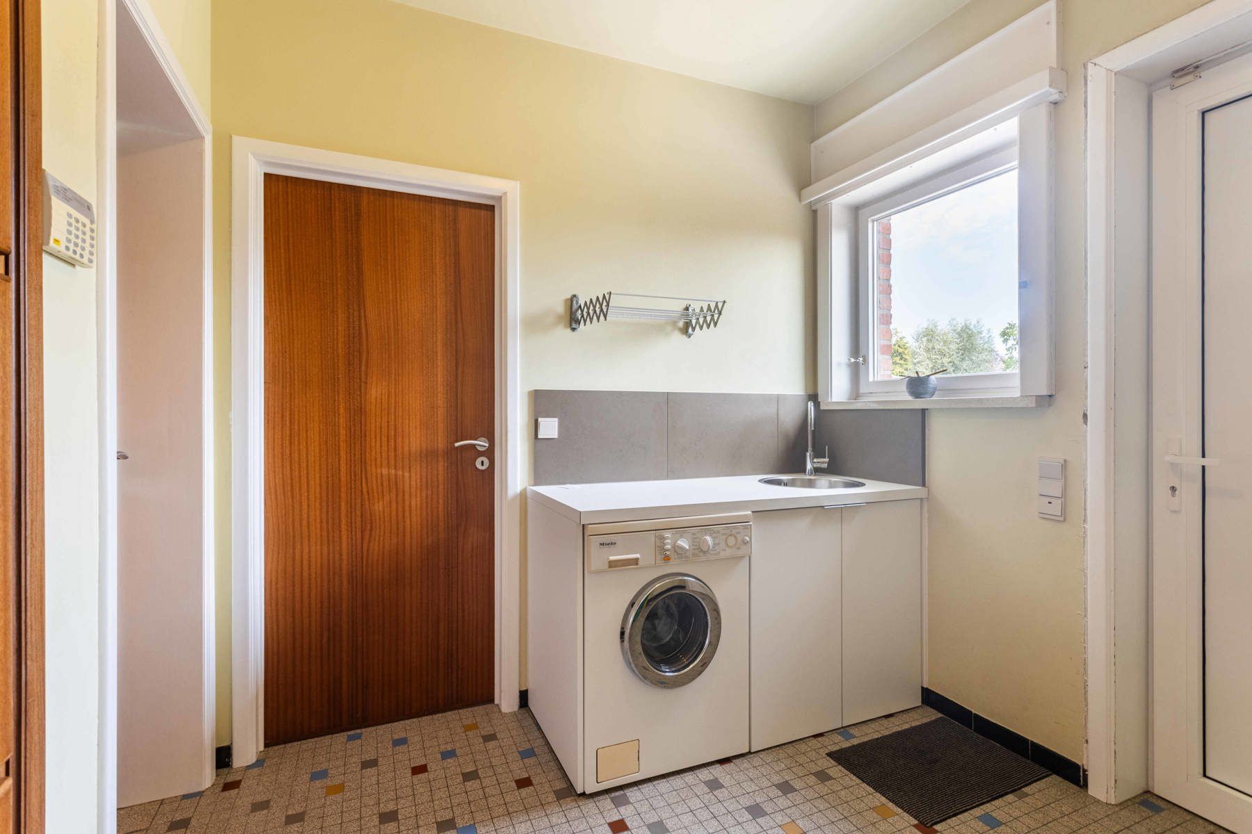 Charmante gezinswoning met 5 slaapkamers en riante tuin. foto 13