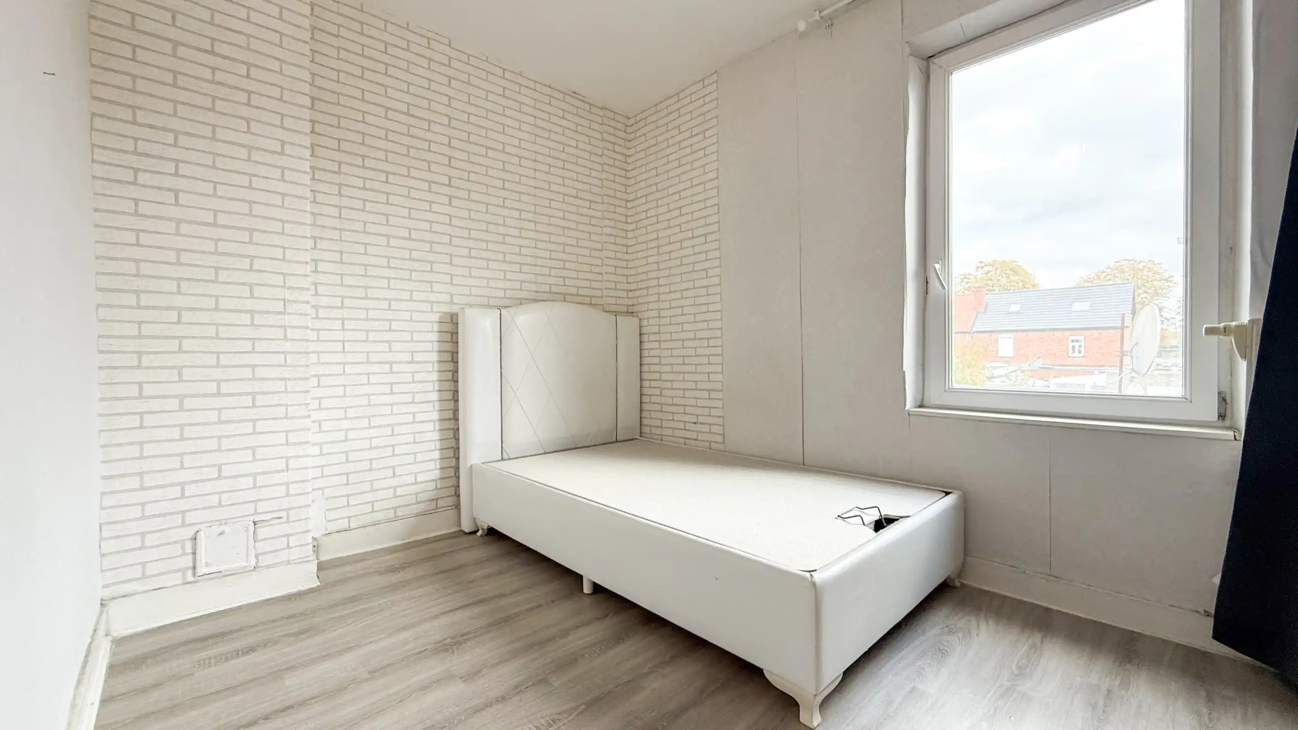 Instapklare vernieuwde woning van 170m² met 3slpks! foto 17