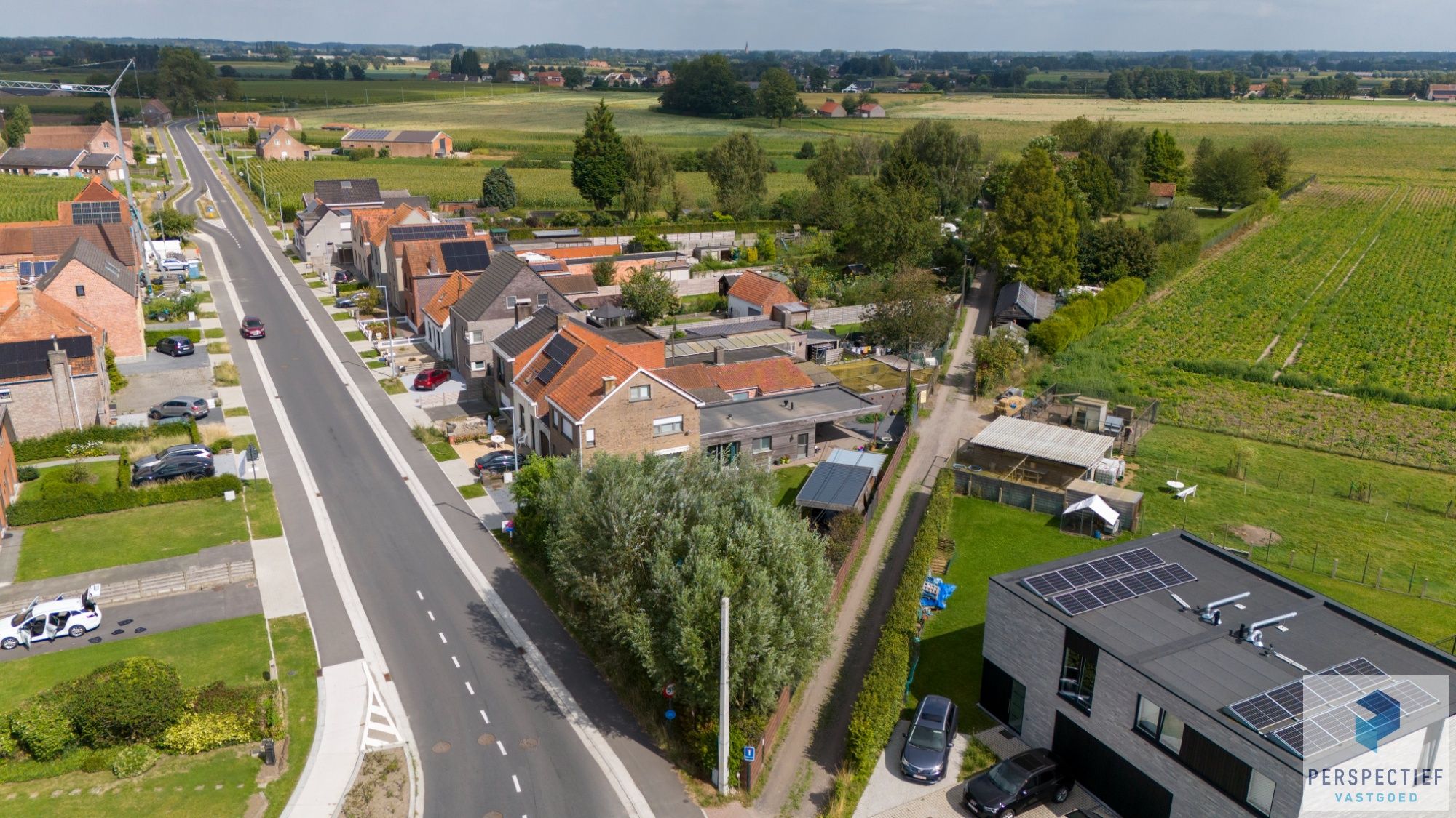 RECENT GERENOVEERDE woning met 3 slaapkamers, carport en zonnige tuin foto 3