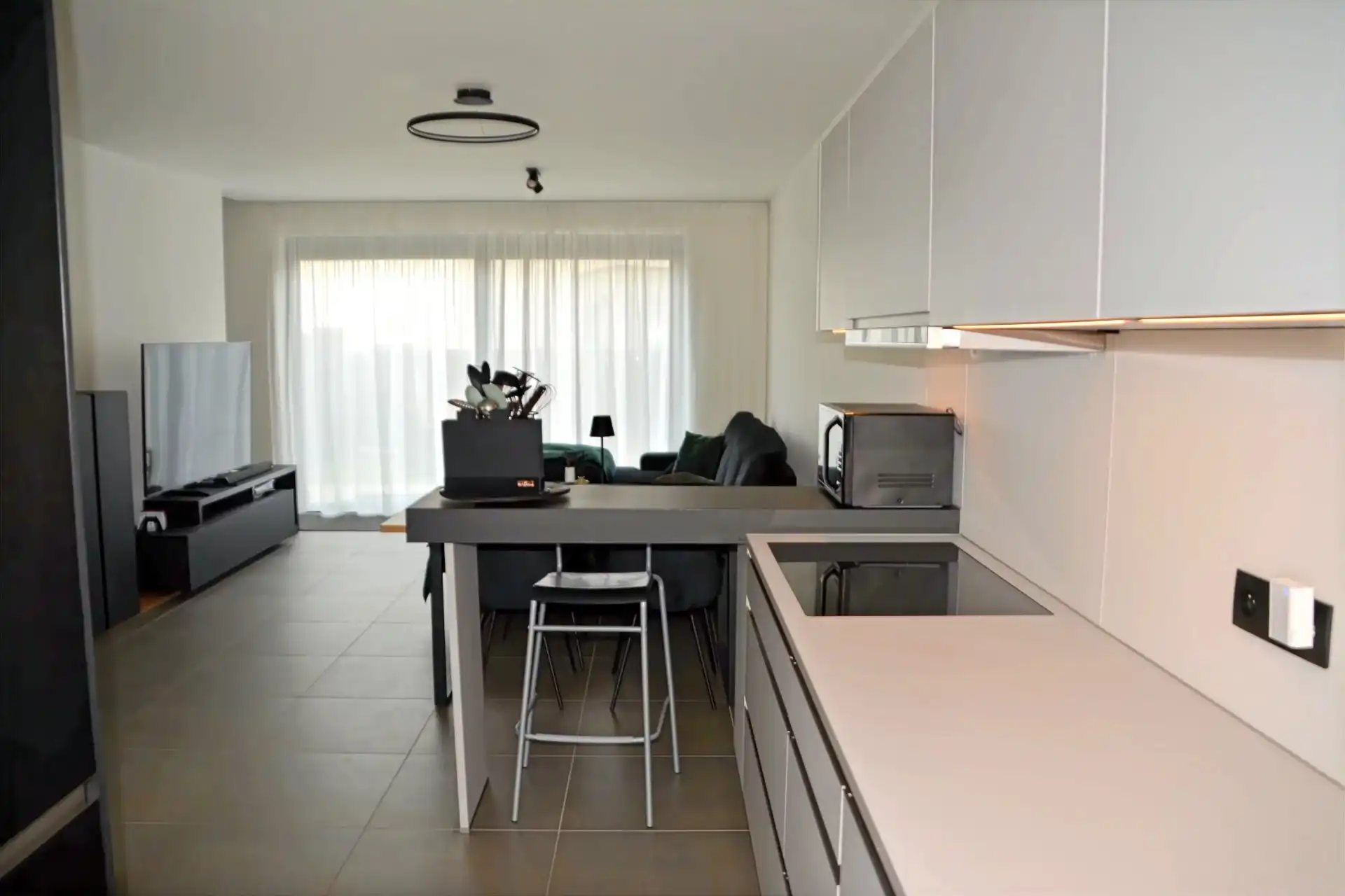 STIJLVOLLE ENERGIEZUINIGE NIEUWBOUWWONING MET 3 SLPK  IN CENTRUM LANAKEN ! foto 2