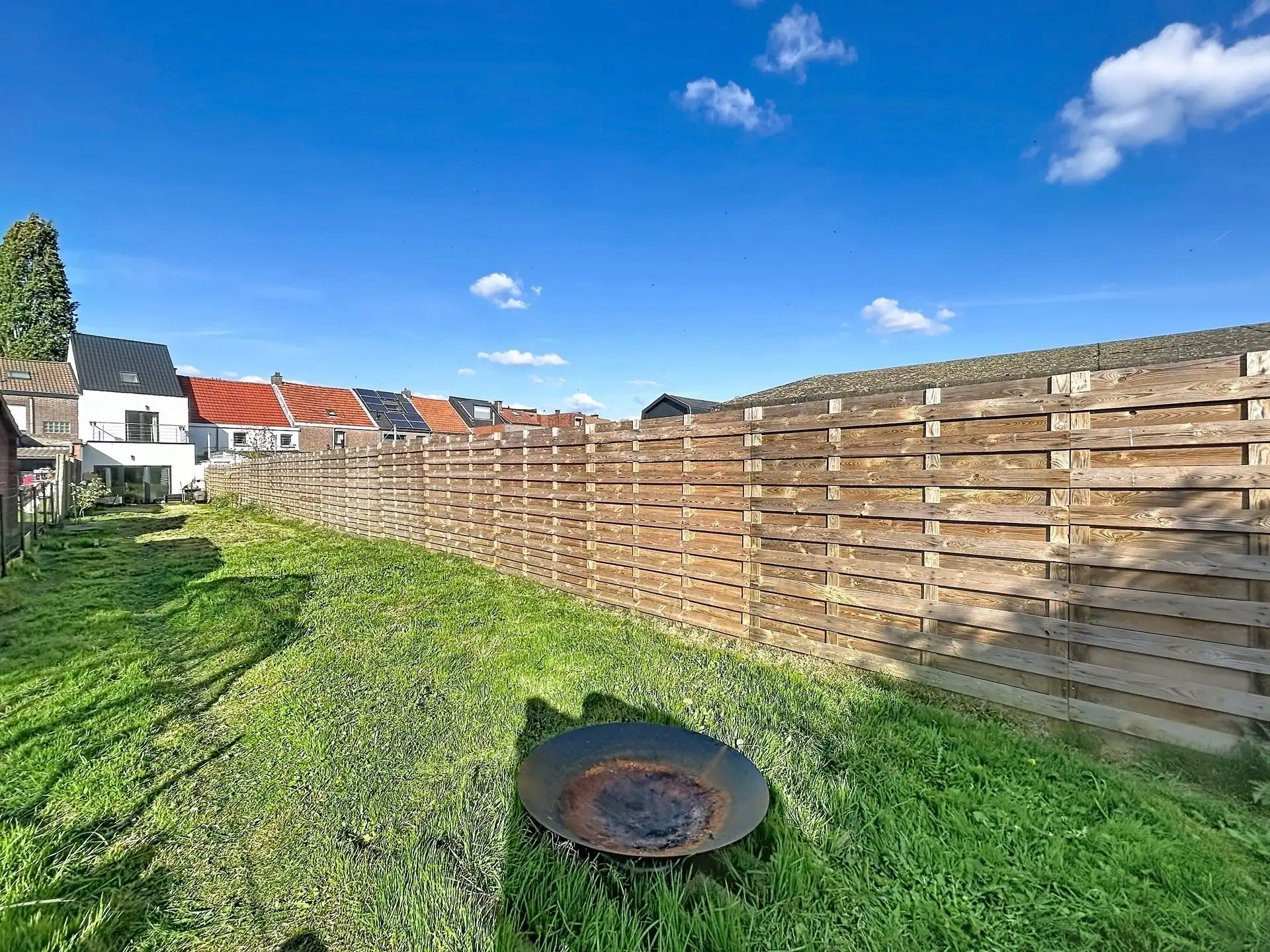 Energiezuinige gezinswoning met 3 slaapkamers, 2 badkamers en ruime tuin op toplocatie foto 2