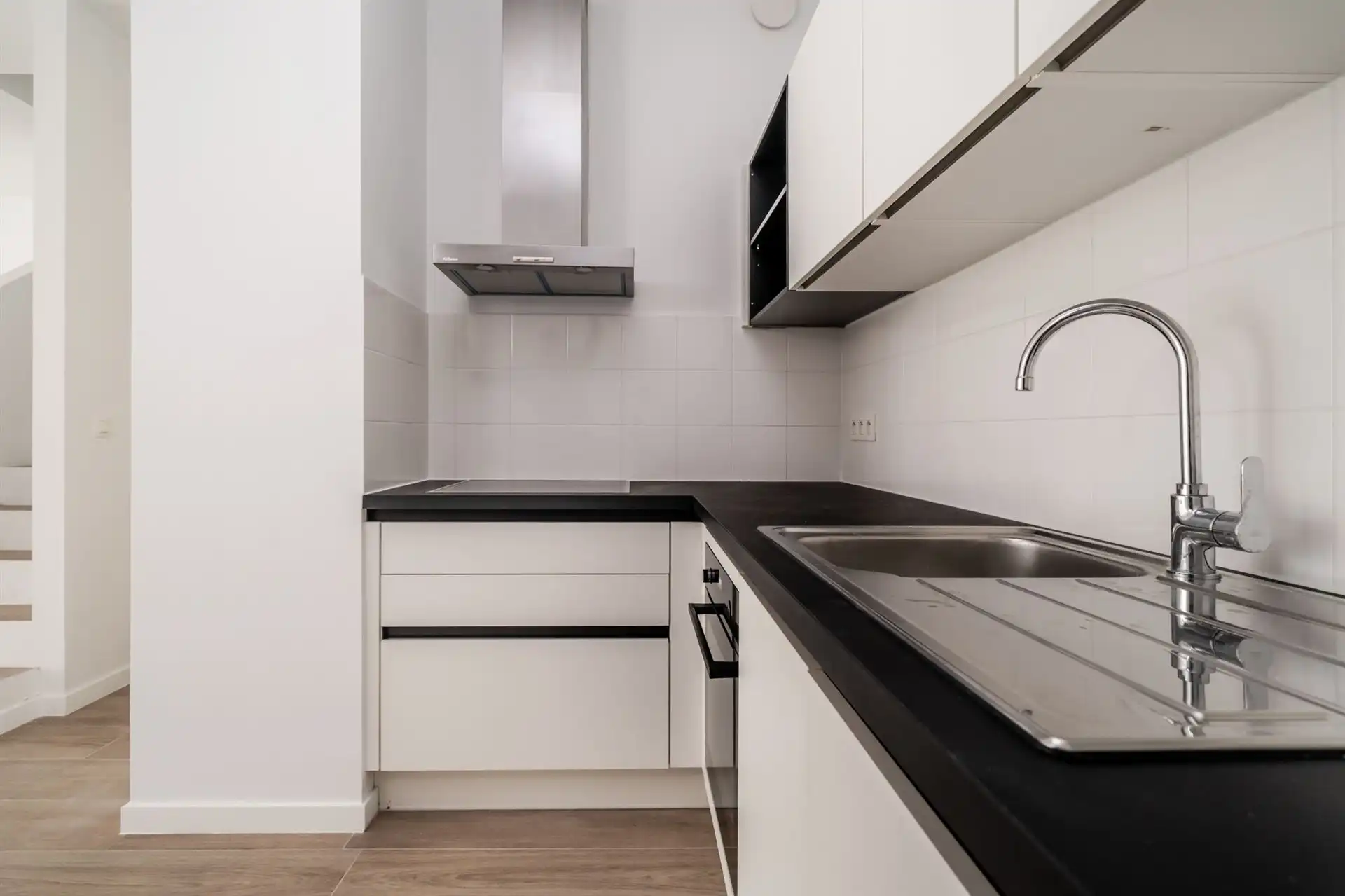 Prachtige nieuwe 2 slpk duplex met binnenplaats/terras ! foto 4