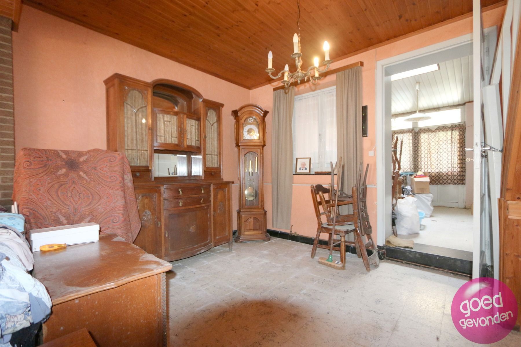 TE RENOVEREN WONING - 1 tot 2 SLK - TUIN - CENTRALE LIGGING foto 3