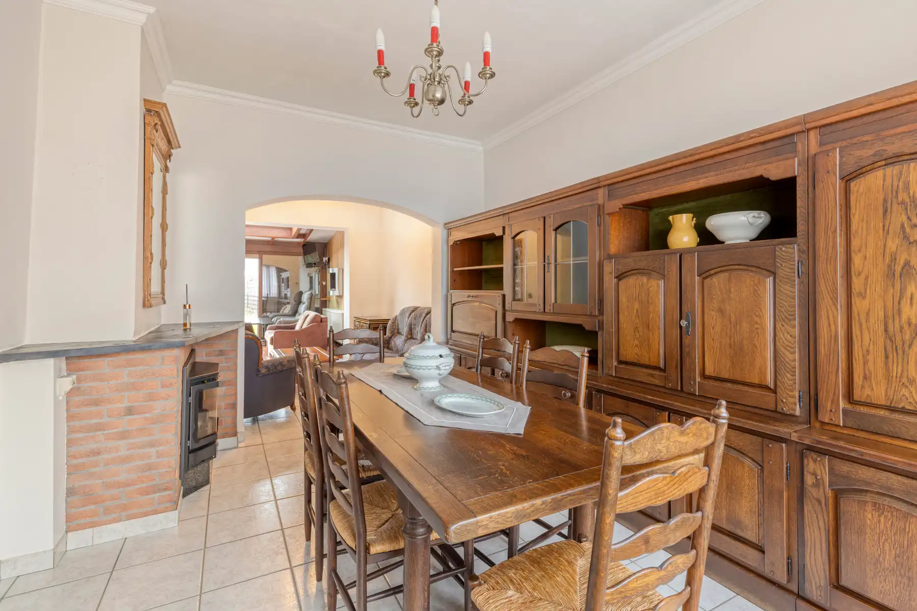 Eengezinswoning met 4 slaapkamers, 2 badkamers en tuin foto 3