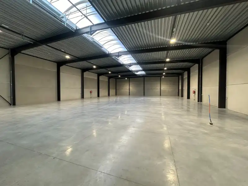 Nieuwbouw KMO-unit van 886 m² – topligging Deinze Noord foto 3