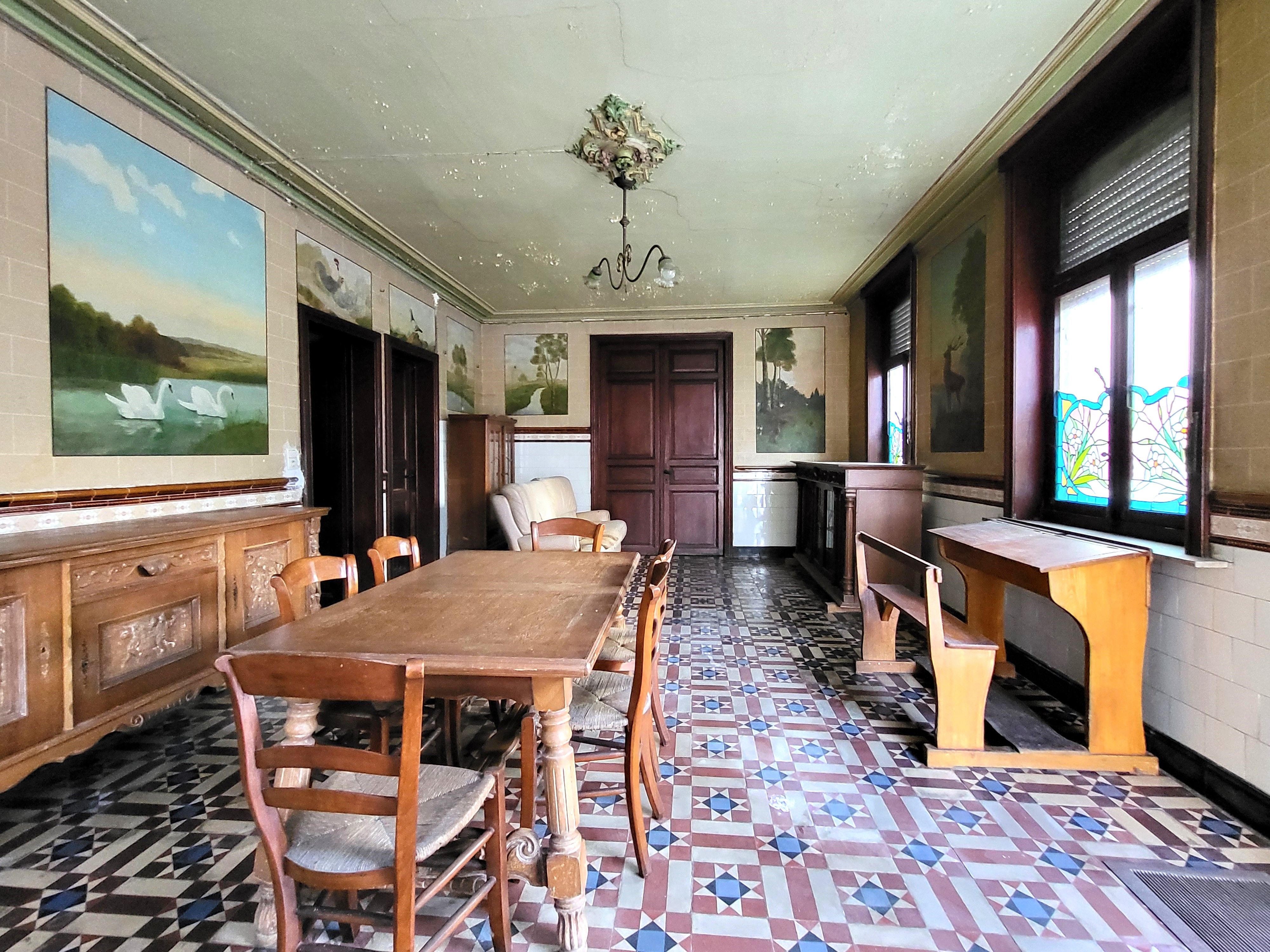 Prachtig te renoveren burgerwoning op 318m² met ruime garage en stalling. foto 6