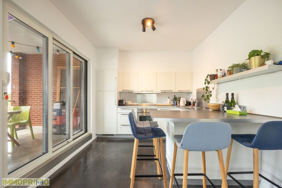 Ruim appartement met 3 slaapkamers en terras van 12 m2. foto 5