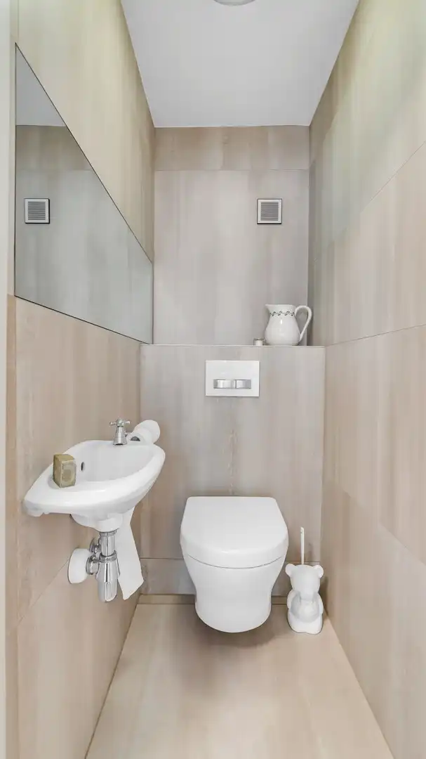 Gerenoveerd en lichtrijk appartement met 2 slkprs in As foto 16