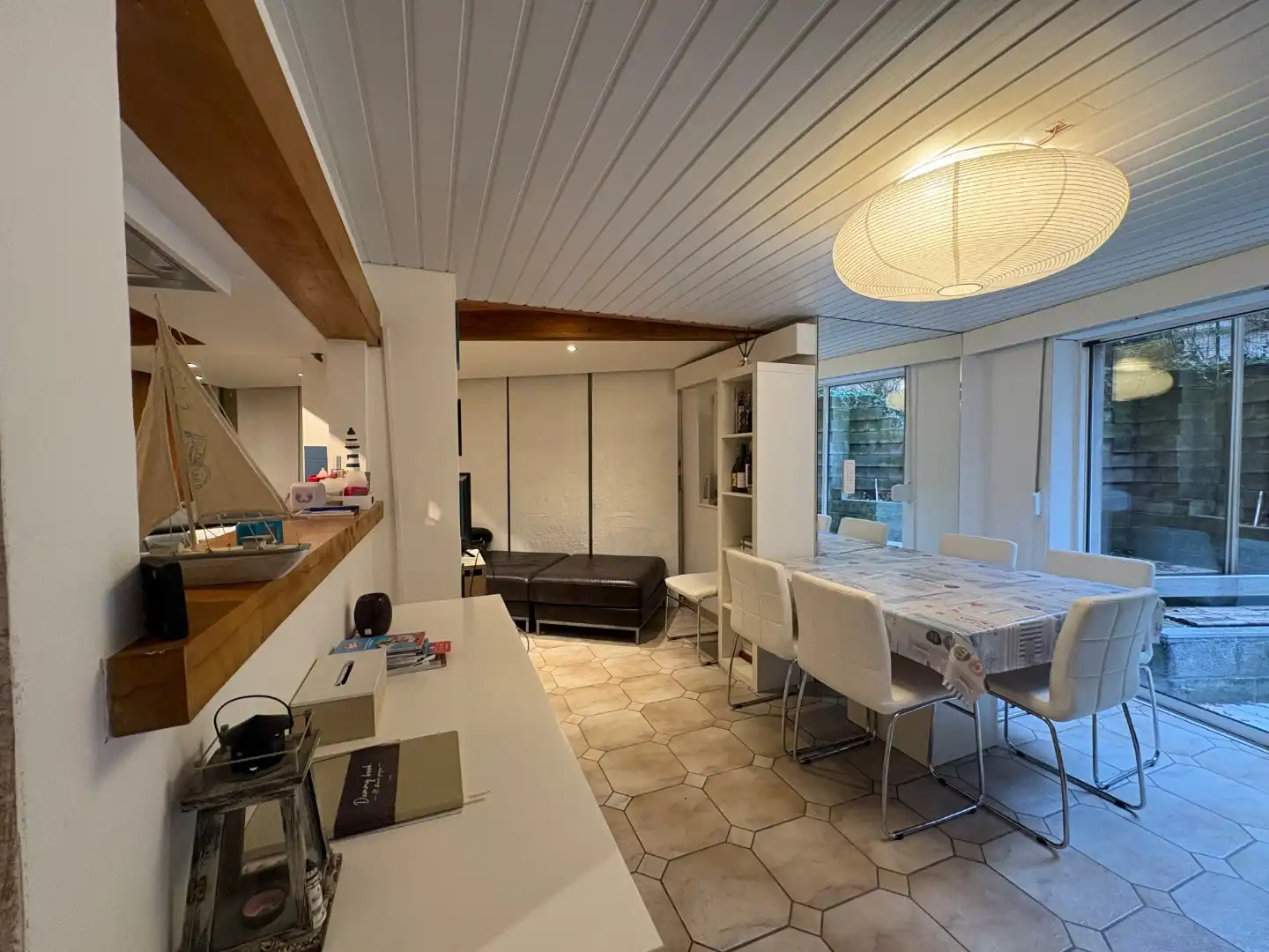 Instapklaar appartement met privé terras foto {{pictureIndex}}