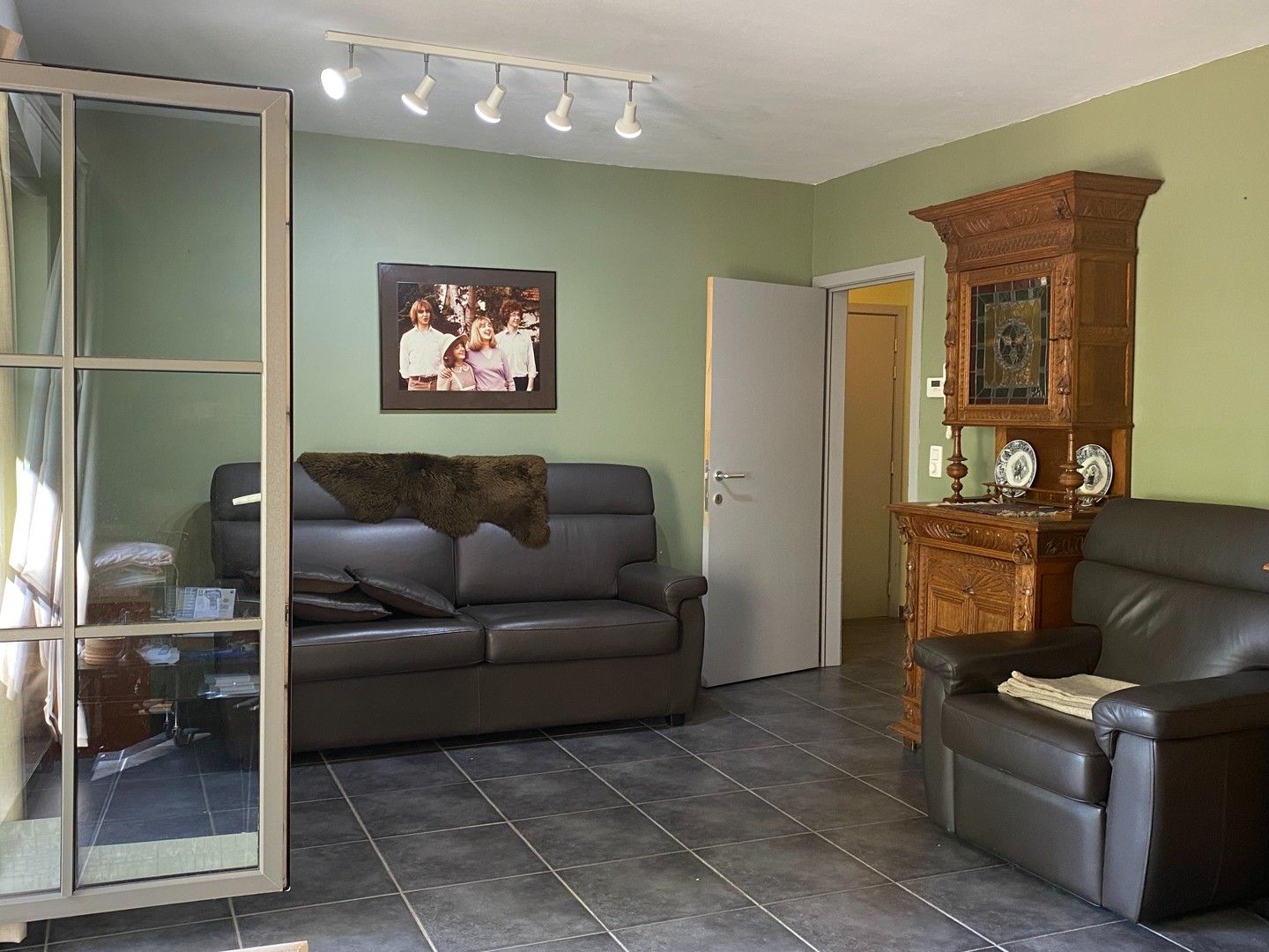 Instapklaar ruim appartement met 1 slpk en terras foto 2