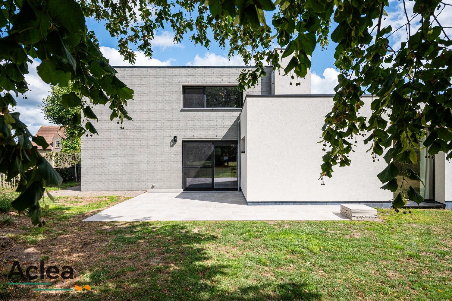 Stijlvolle, ruime woonst op een mooi perceel foto 35