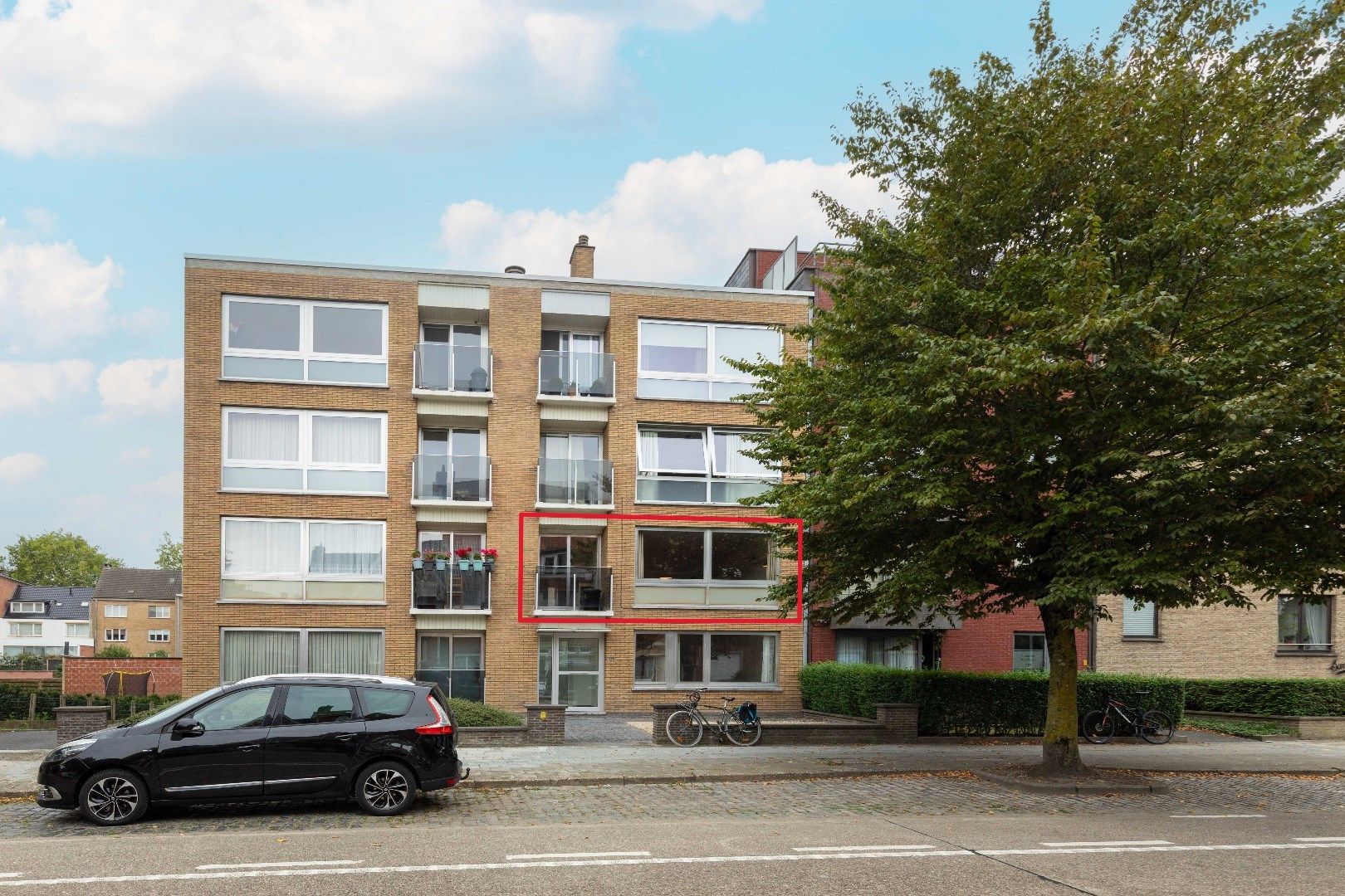 Instapklaar appartement met twee slaapkamers en zonneterrasje in de aller beste buurt: Kristus-Koning.  foto 1