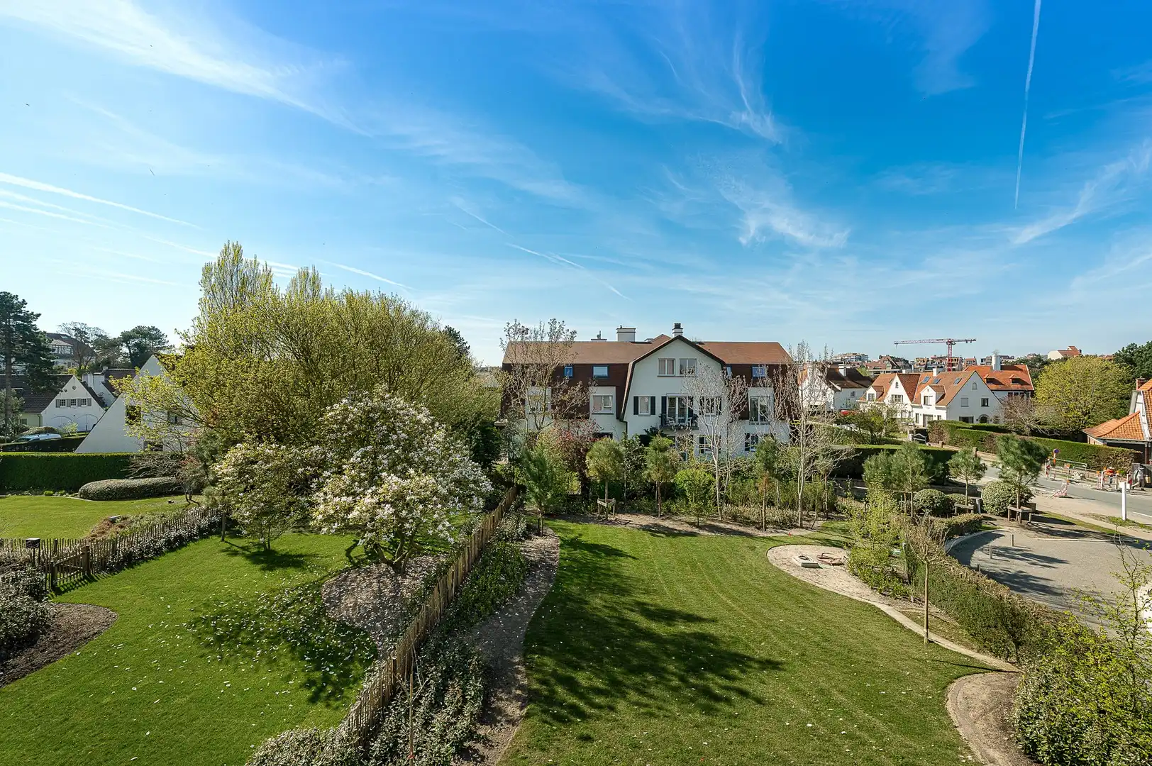Zonnig gerenoveerd appartement met zuidwest gericht terras en open zicht op wandelafstand van het strand in hartje Zoute. foto 9