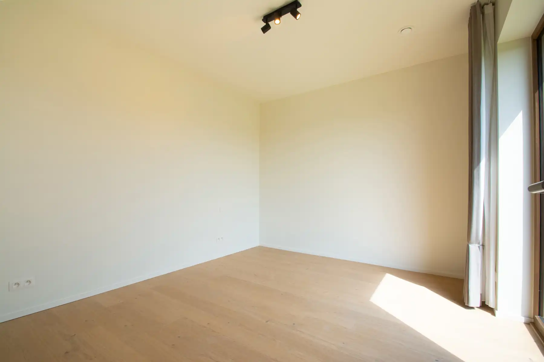 Rustig en comfortabel 2slpk appt. met zicht op park  foto 6