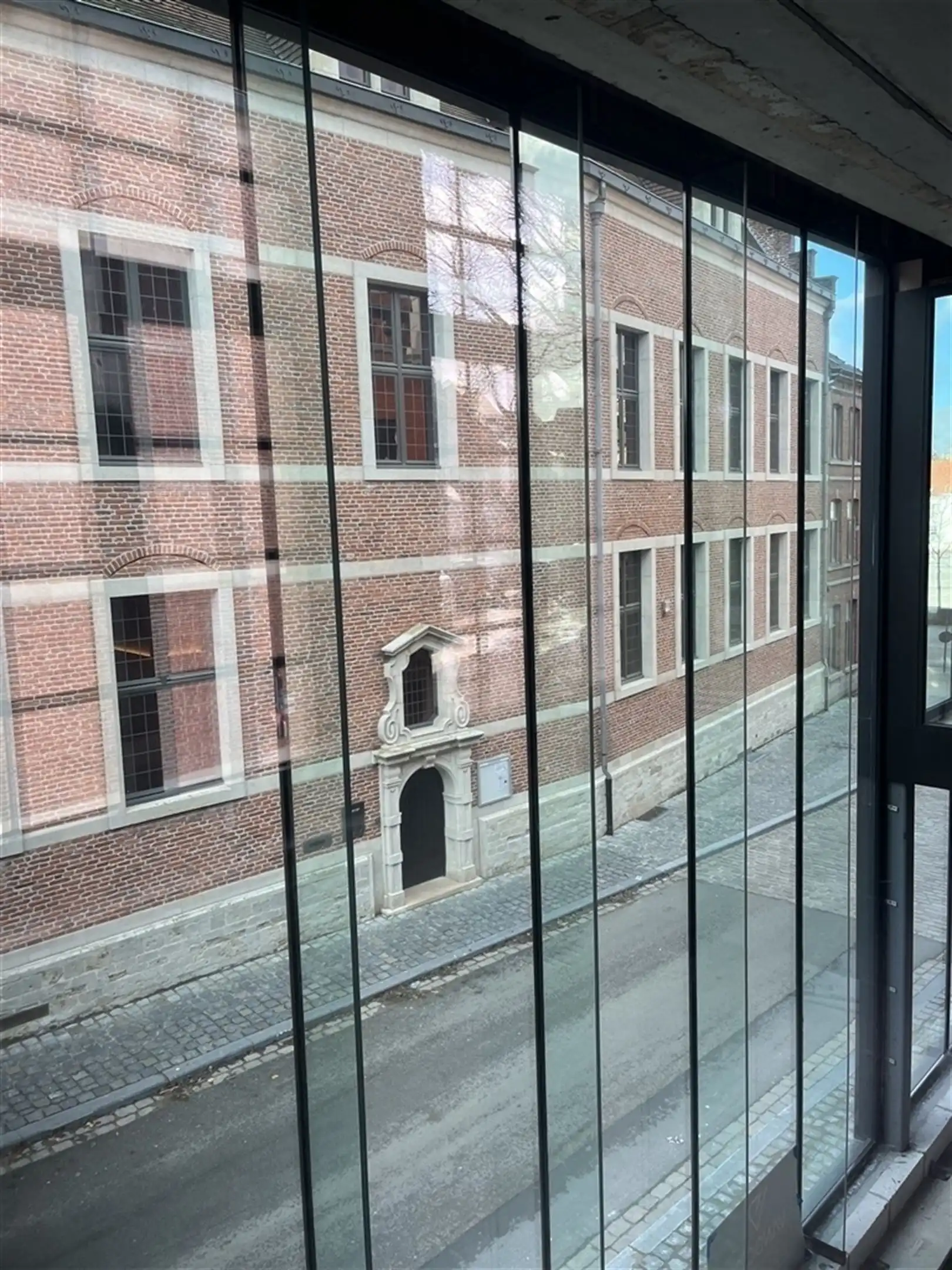 Volledig kantoorgebouw te koop of te huur foto 9