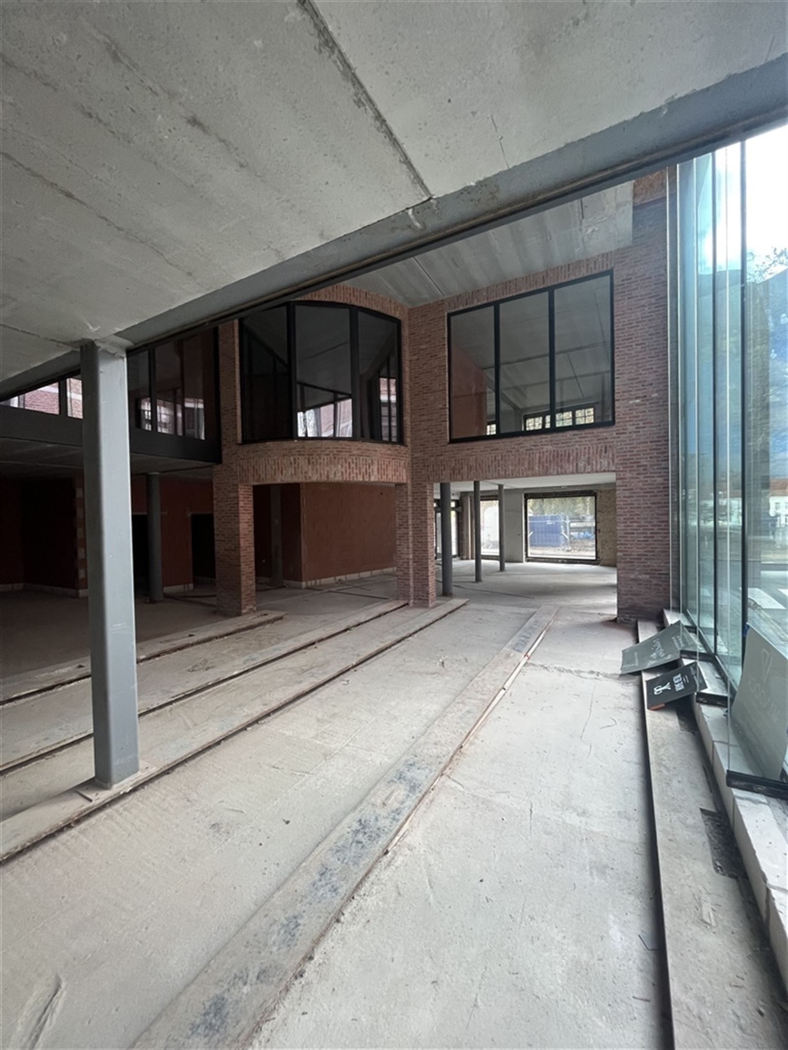 Volledig kantoorgebouw te koop of te huur foto 9