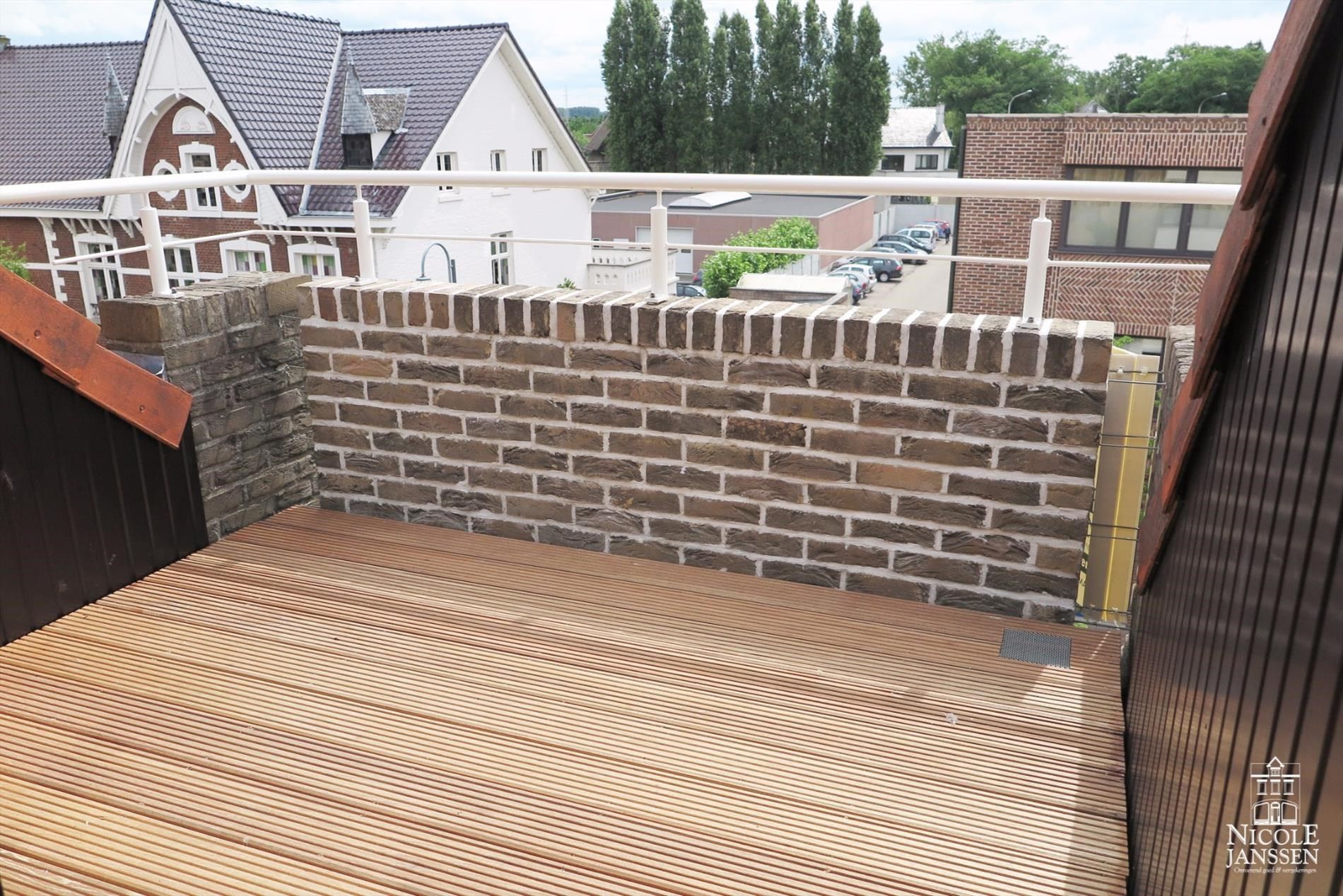 Duplex-appartement met 1 à 2 slaapkamers, terras, autostandplaats en lift in het centrum van Maaseik foto 12