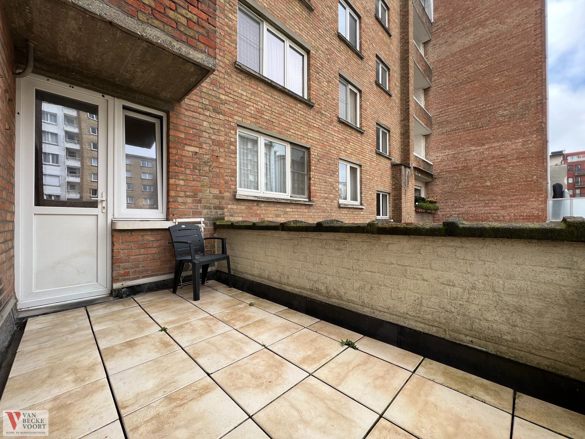 Stijlvol gerenoveerd appartement met 2 slaapkamers en terras foto 16