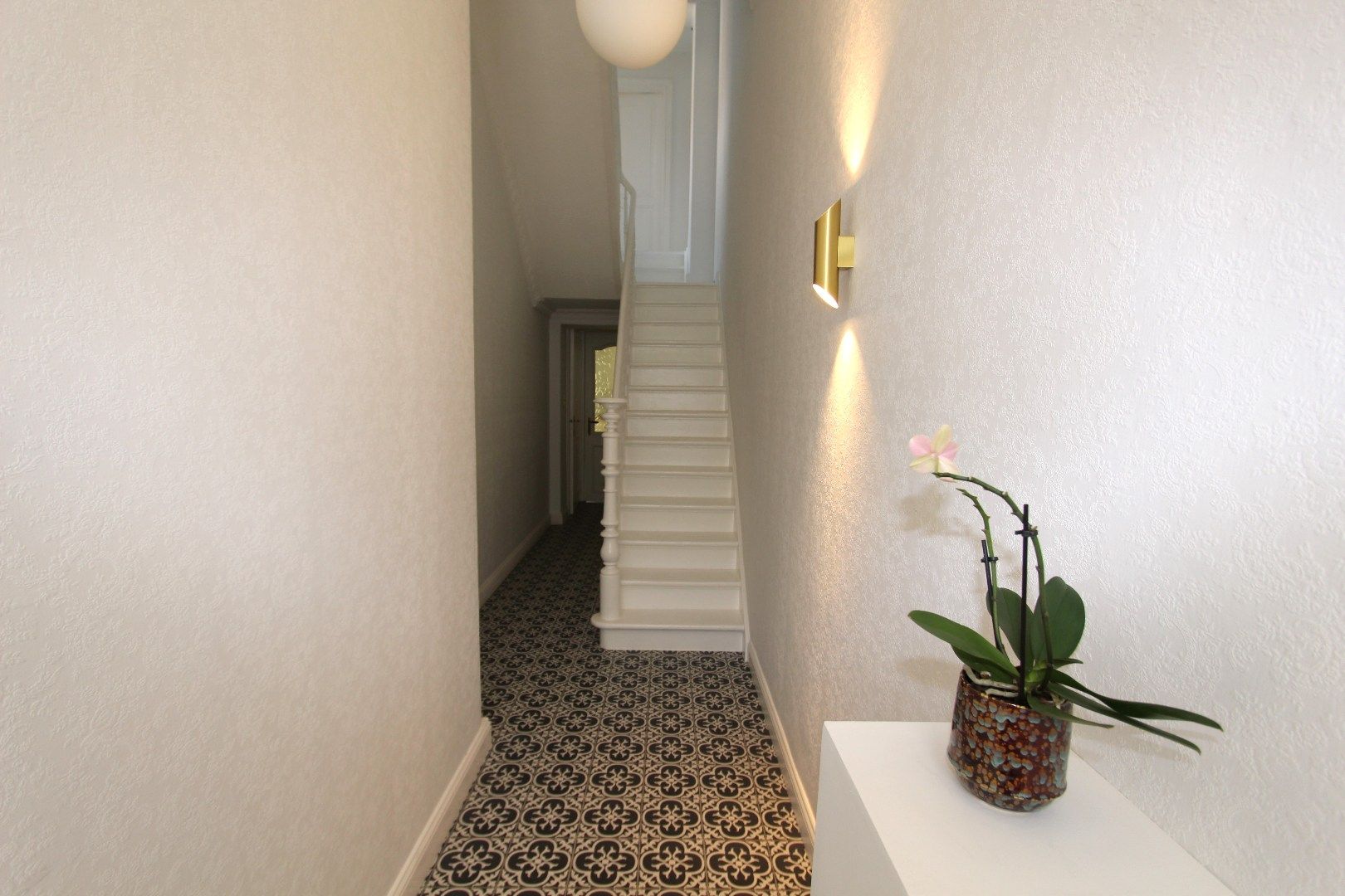 KNAP GERENOVEERDE WONING MET STADSTUIN foto 9