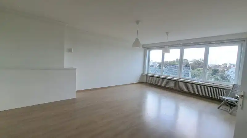 Ruim 2-slaapkamerappartement met TERRAS te huur in Brugge foto 2