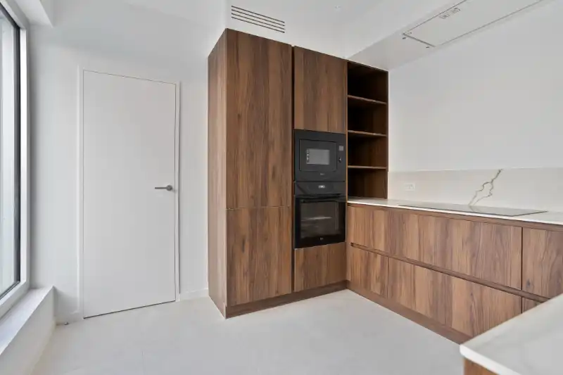 Instapklaar nieuwbouwappartement te huur in hartje Eeklo! foto 14