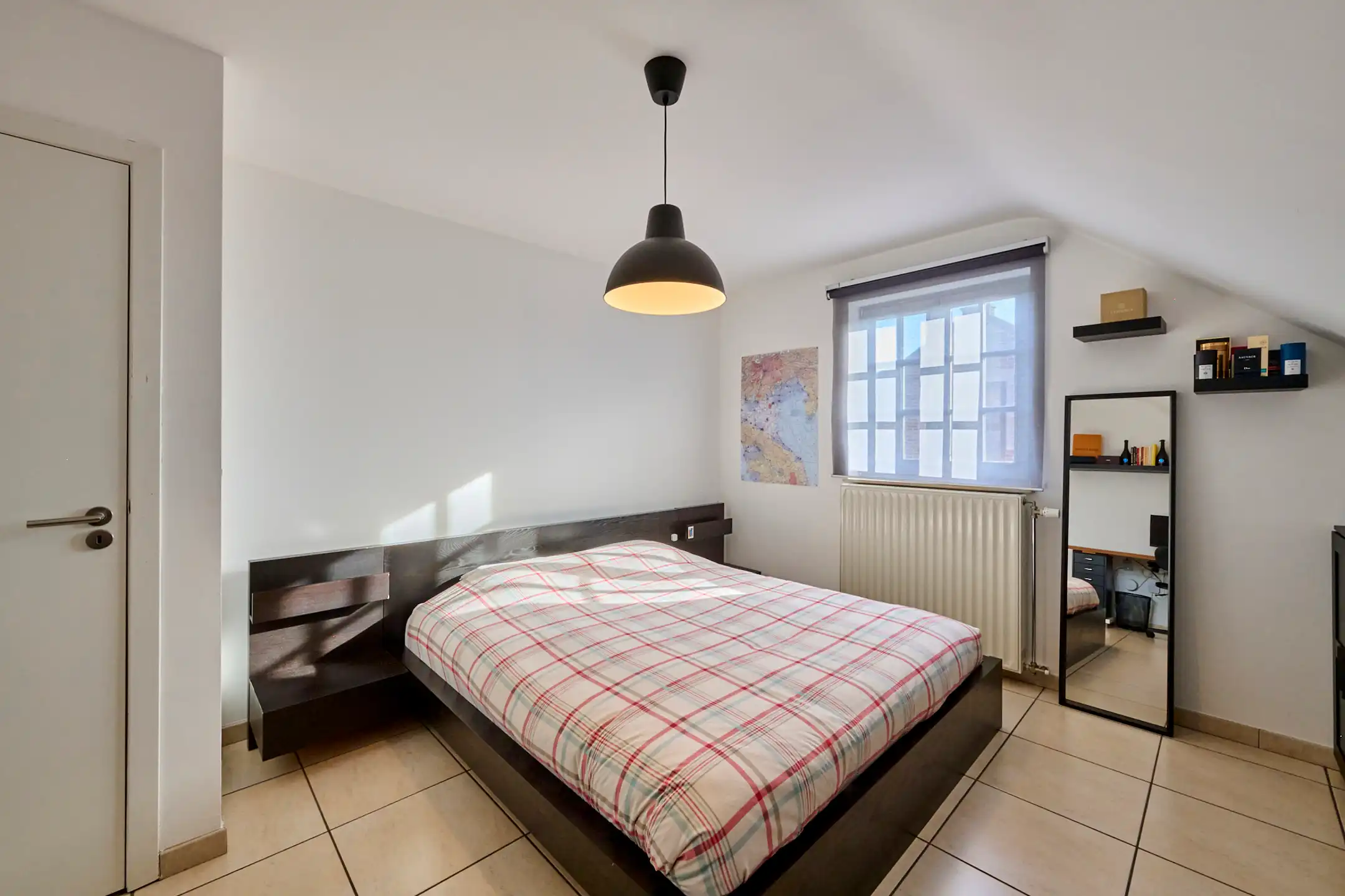 ZEER RUIME INSTAPKLARE WONING MET HOOGWAARDIGE AFWERKING foto 15