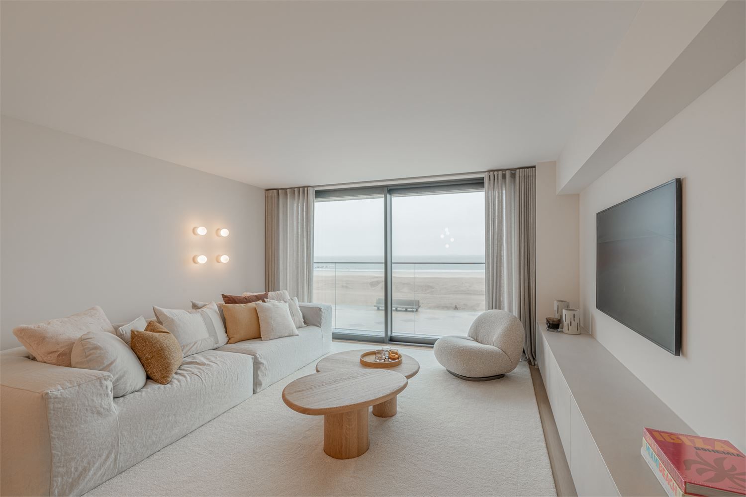 IDEALIS VASTGOED - Exclusief, volledig gerenoveerd én gemeubeld appartement, gelegen op een prachtige locatie op de zeedijk in het Zoute met frontaal zeezicht! foto 7