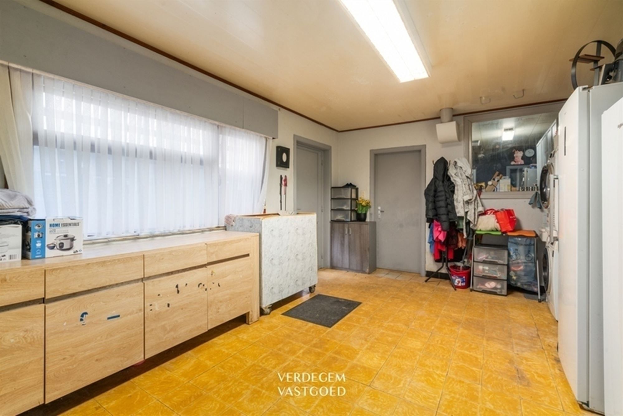 Te renoveren halfopen woning met 3 slaapkamers en tuin foto 4