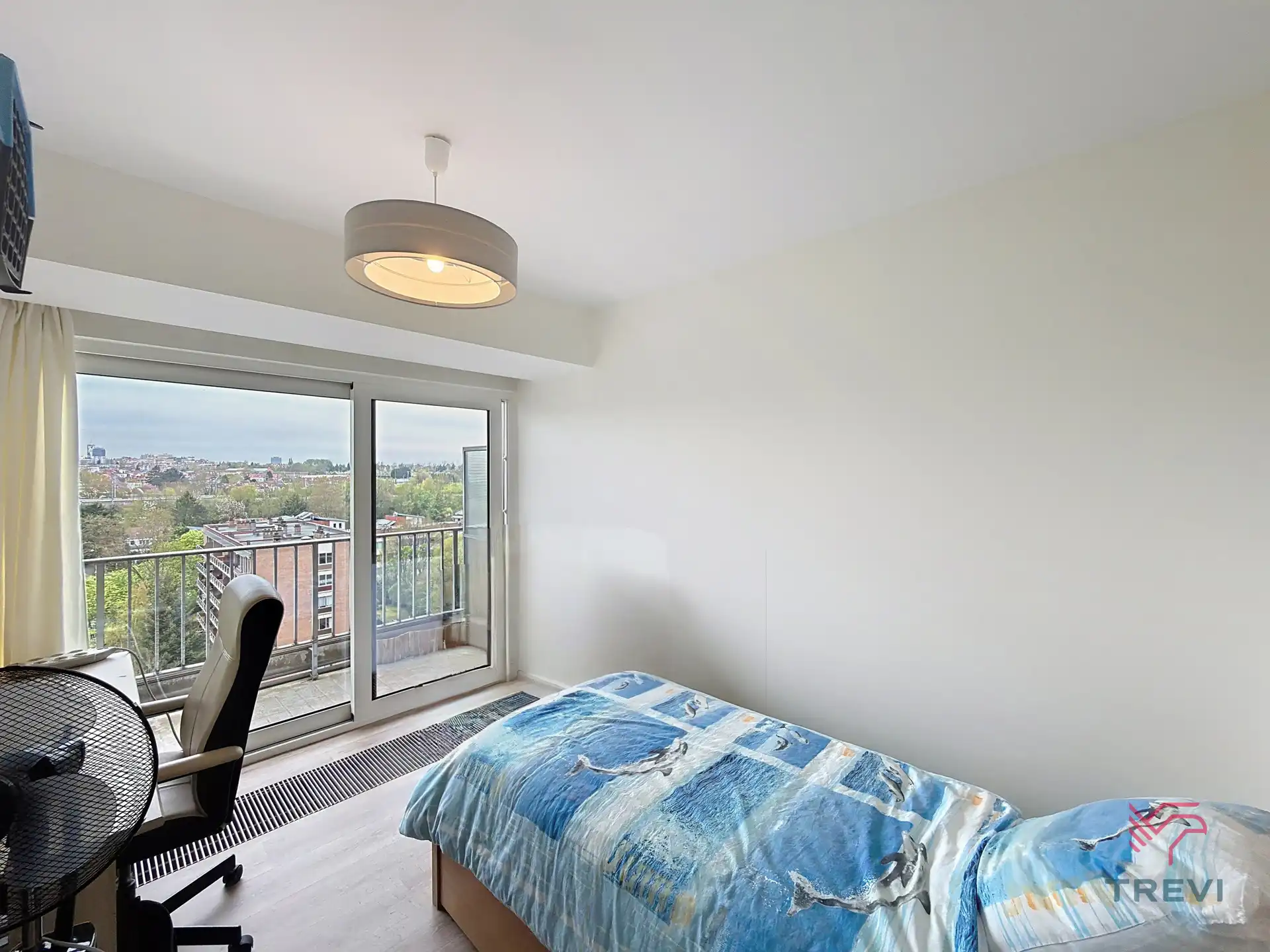 Licht appartement met 2 slaapkamers op de 10e verdieping! foto 10