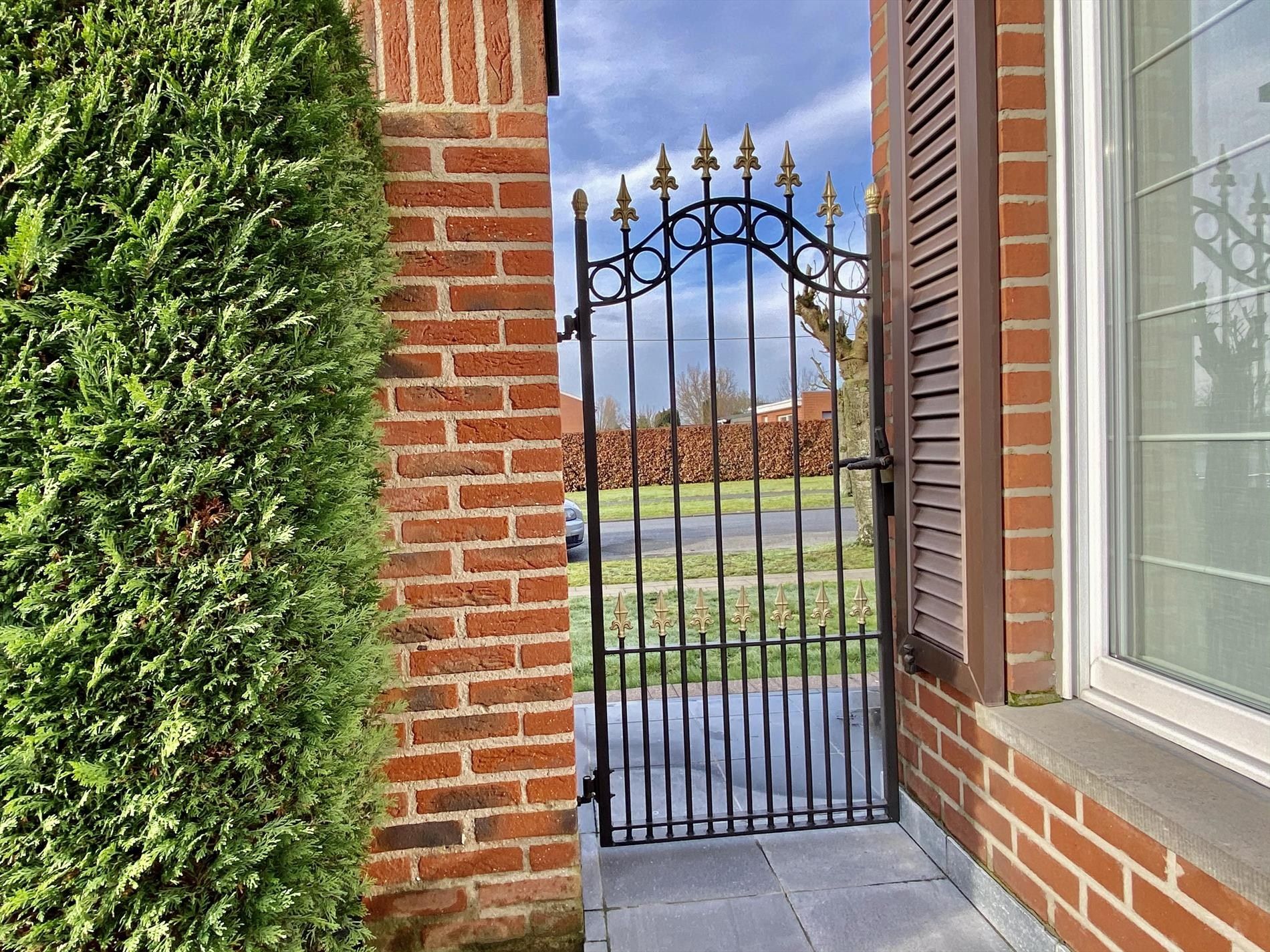 Halfopen woning in rustige buurt met 4 slaapkamers, tuin, garage. foto 16