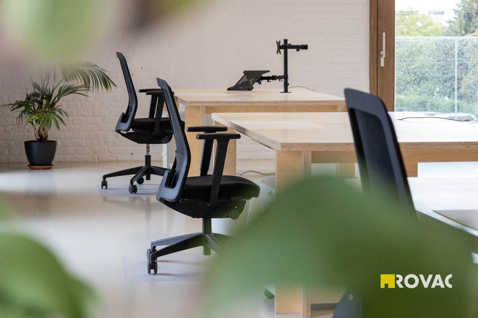 Stijlvolle en instapklare kantoorruimte met binnentuin in centrum Izegem! foto 2