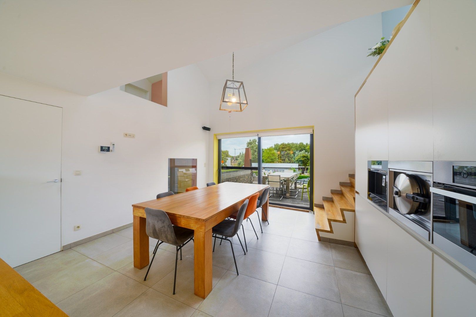 Unieke en recente woning met ruime loods in Oudenburg foto 11