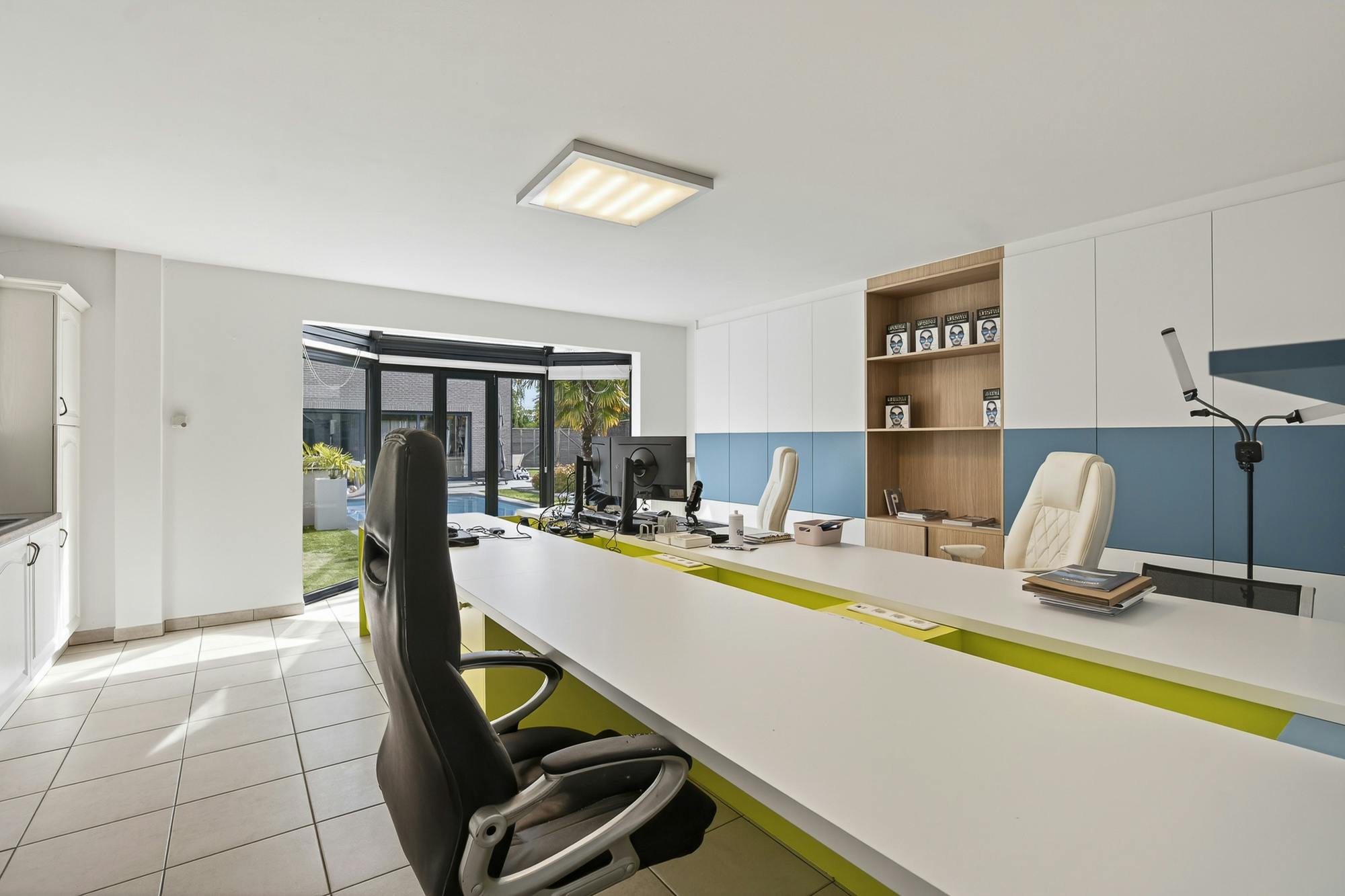 Luxe villa met exclusieve tuin en magazijn in KMO-zone foto 28